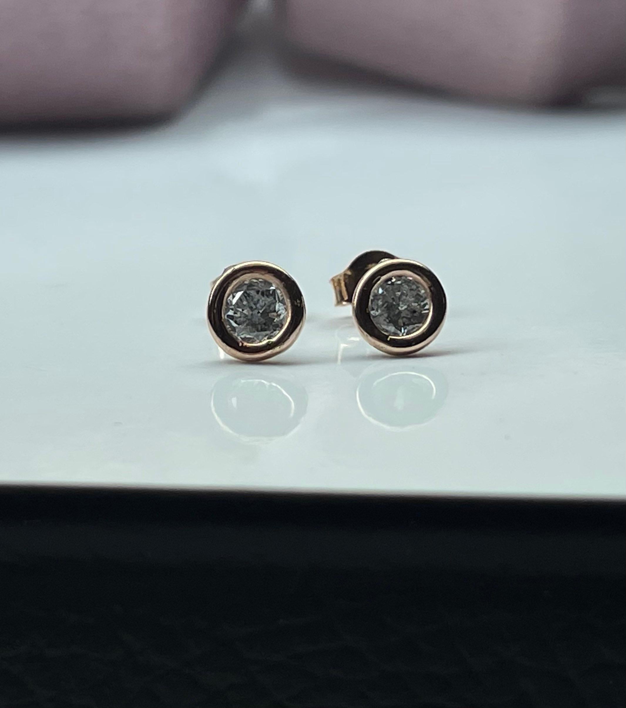 Diamond studs bezel studs 18KT gold Lovely on ears Youth studs certified In New Condition For Sale In Boca Raton, FL