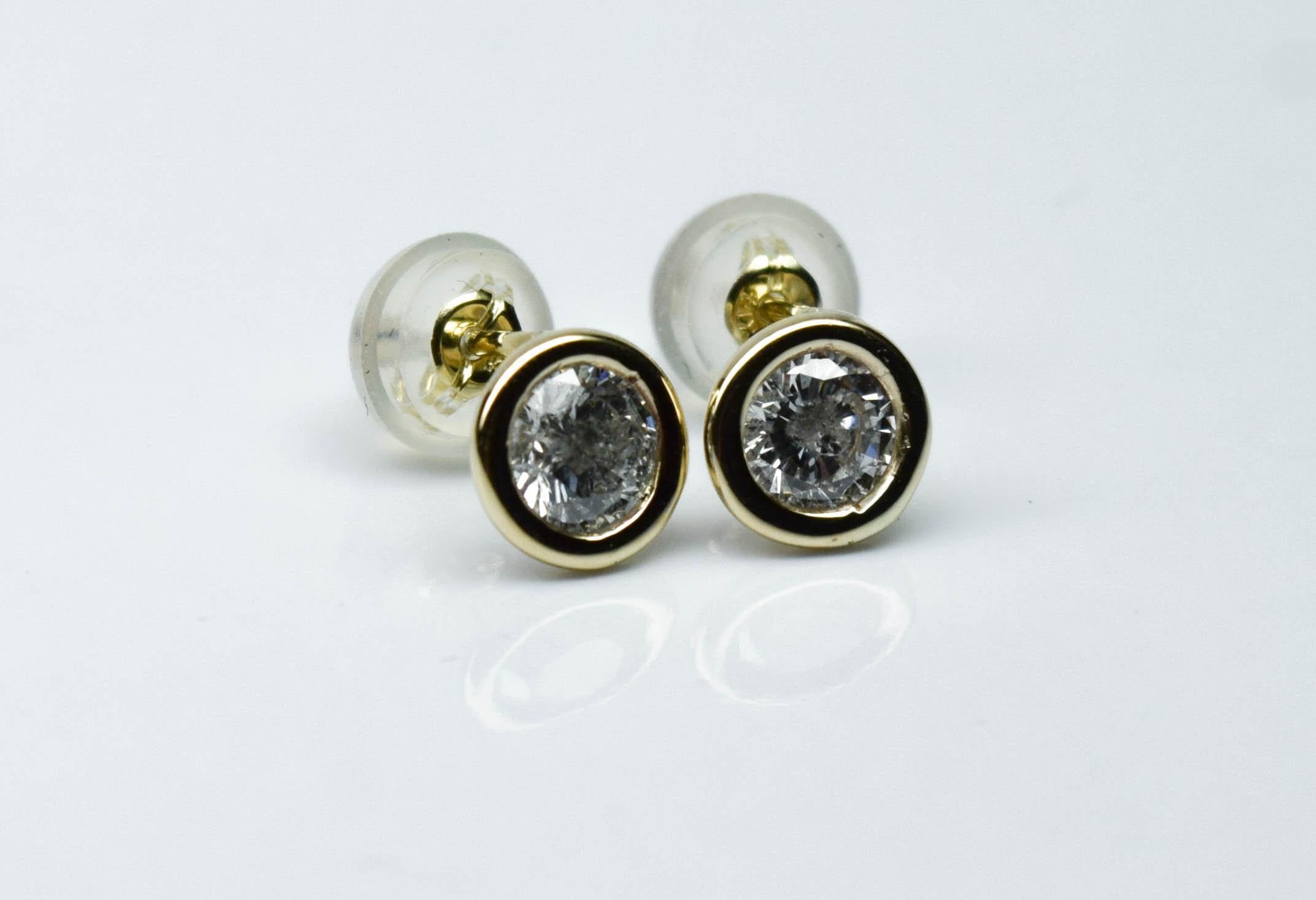 Women's or Men's Diamond studs bezel studs 18KT gold Lovely on ears Youth studs certified For Sale