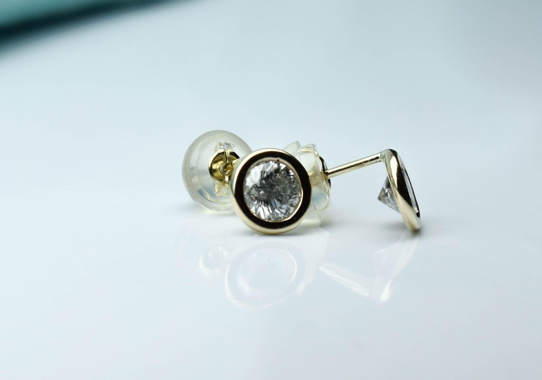 Diamond studs bezel studs 18KT gold Lovely on ears Youth studs certified For Sale 1