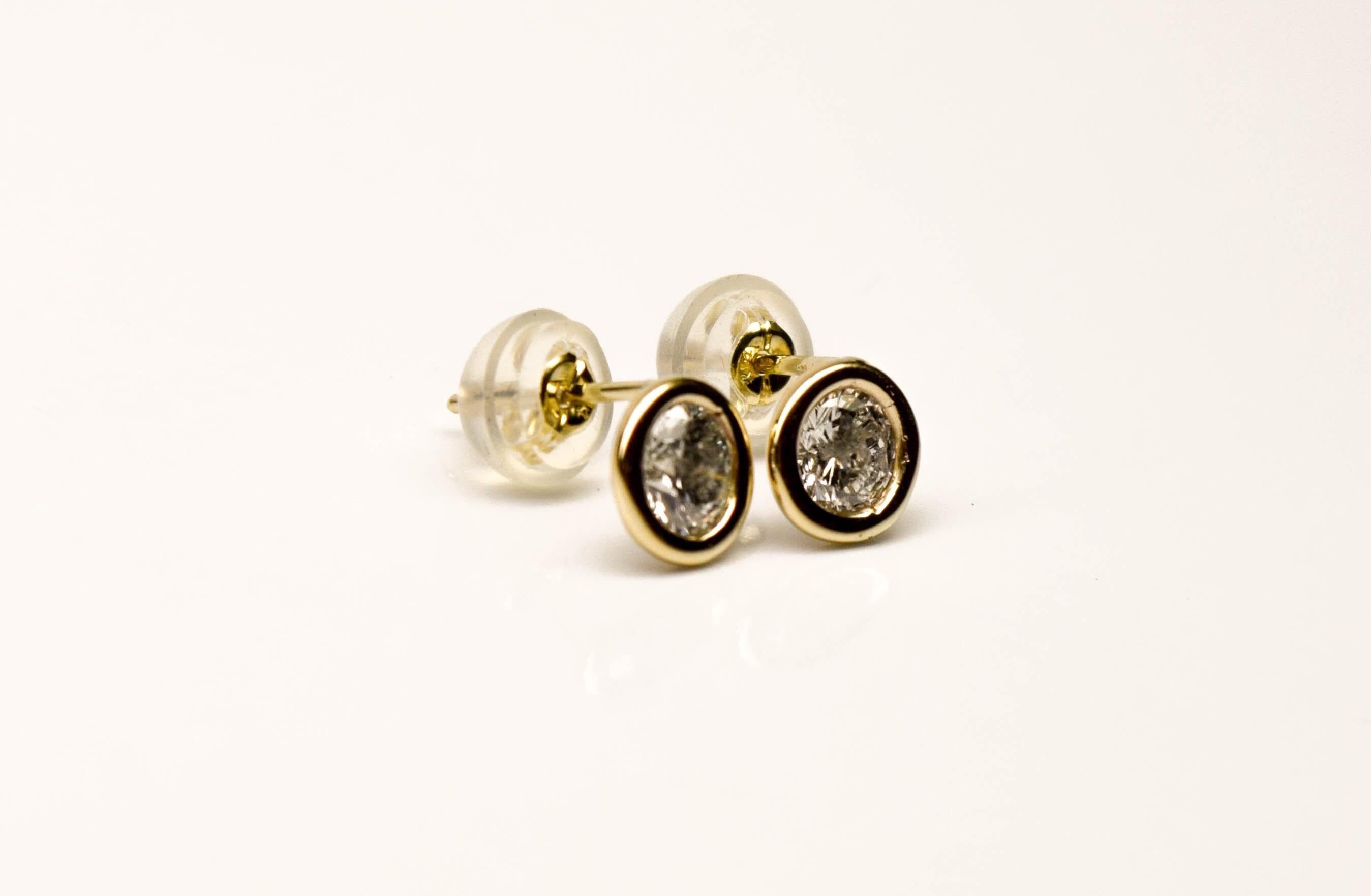 Diamond studs bezel studs 18KT gold Lovely on ears Youth studs certified For Sale 3