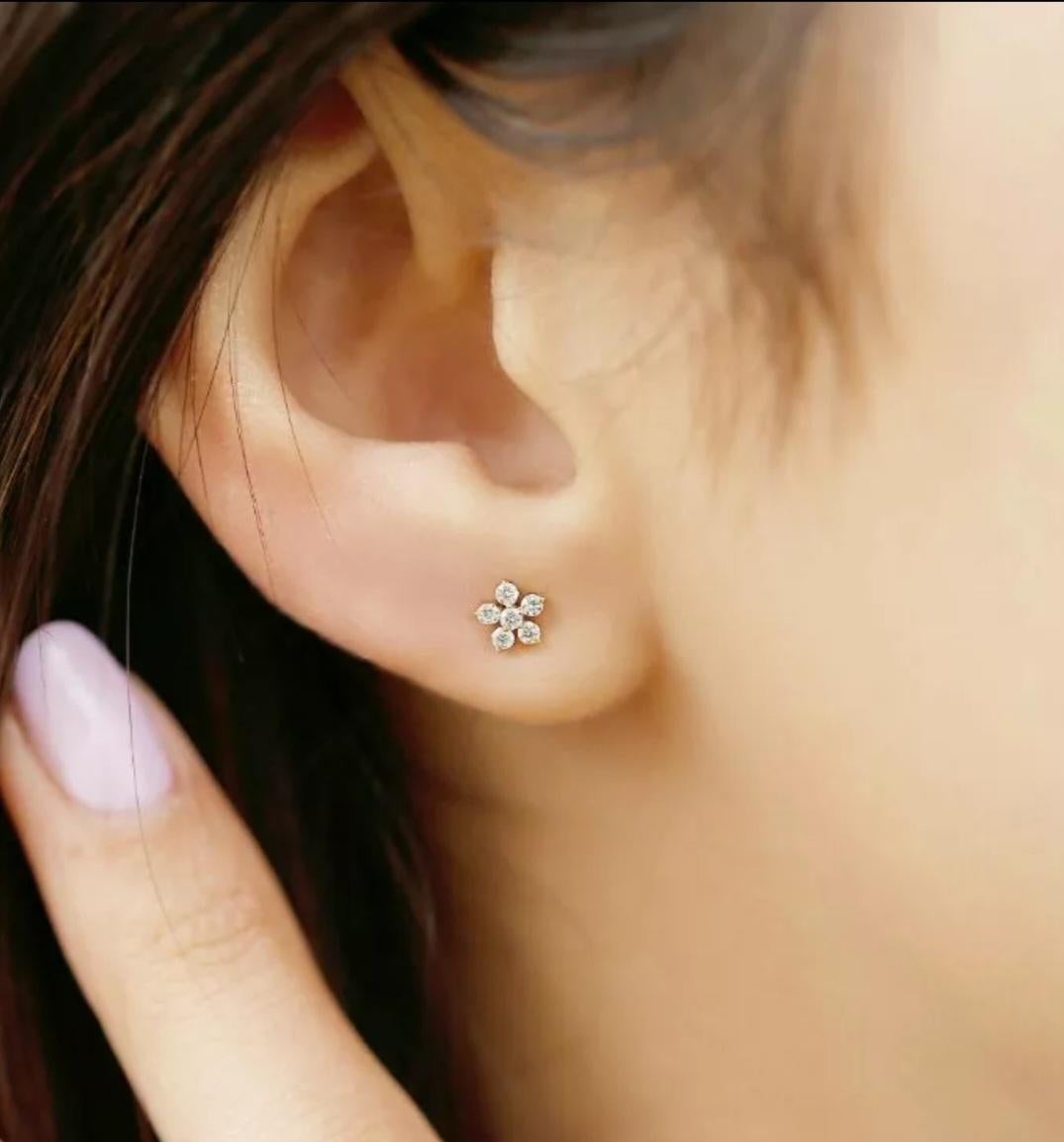 Boucles d'oreilles diamant en or massif 14k Boucles d'oreilles fleuries en diamant Cadeau de mariage. Unisexe en vente