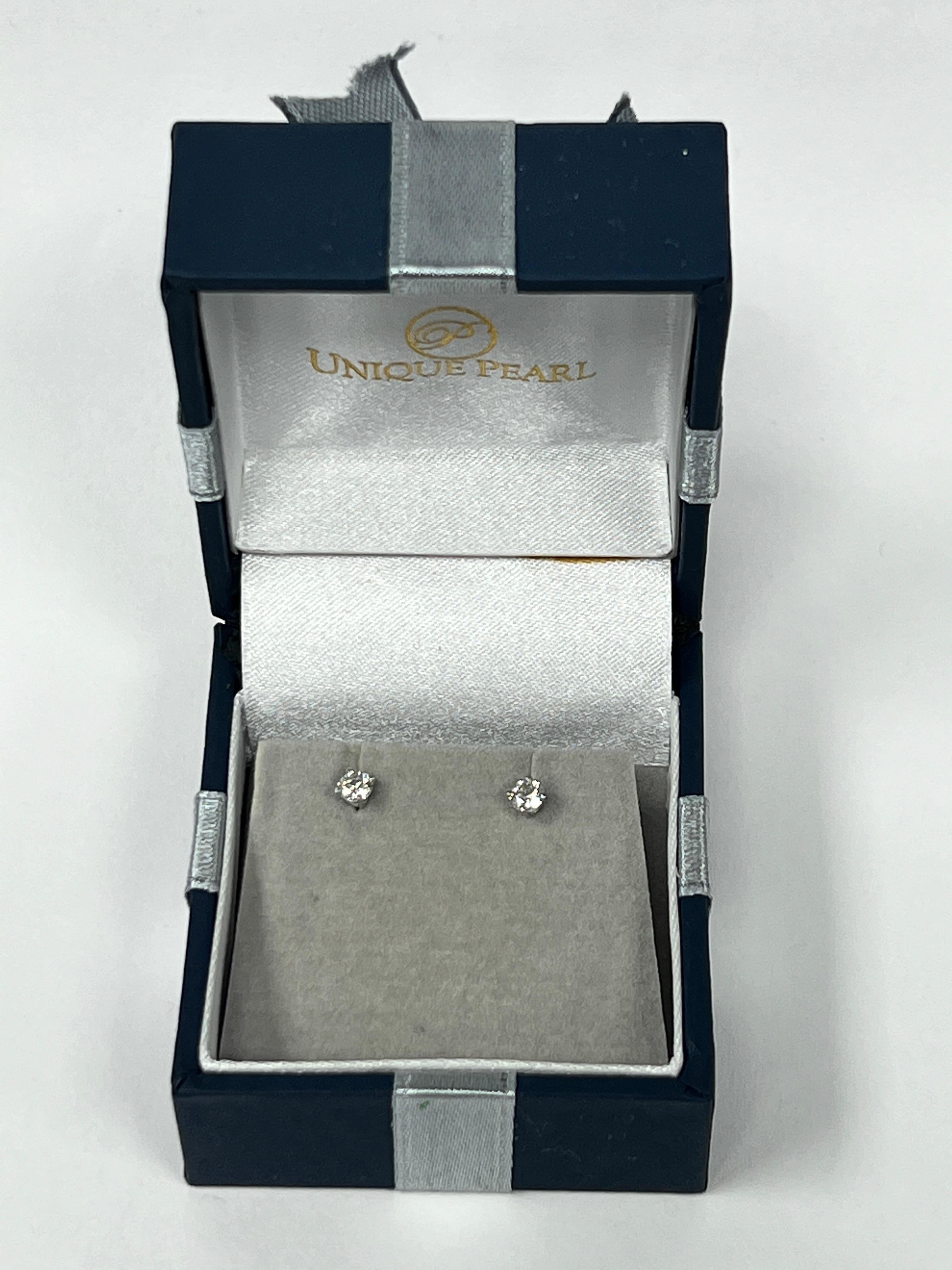 14K Diamond Studs In New Condition For Sale In Great Neck, NY