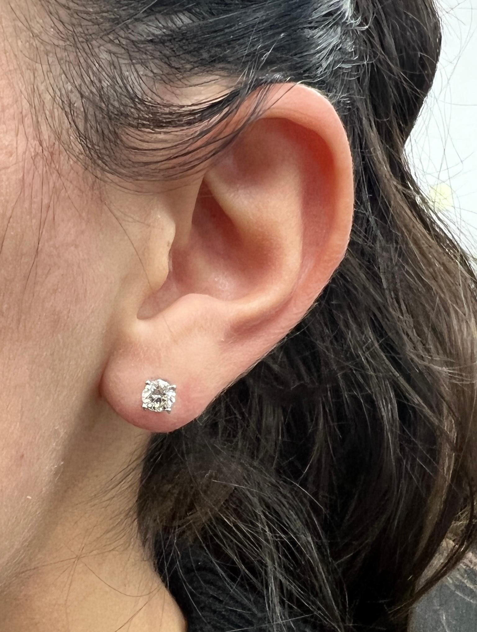 Diamond Studs  In New Condition For Sale In Great Neck, NY