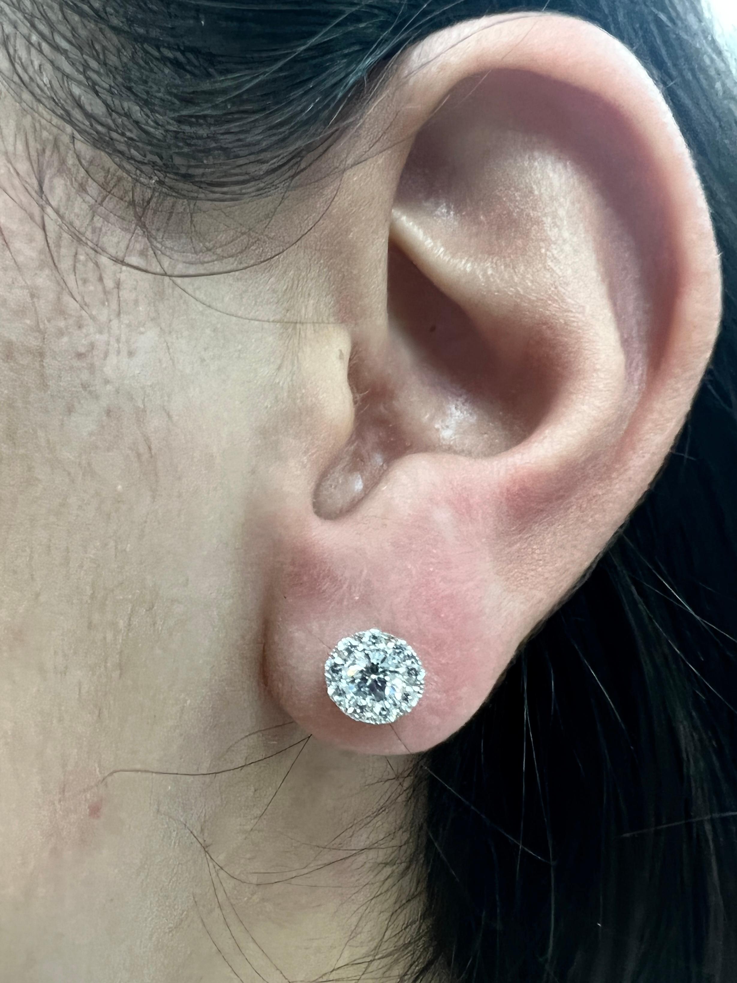 Diamond Studs In New Condition For Sale In Great Neck, NY