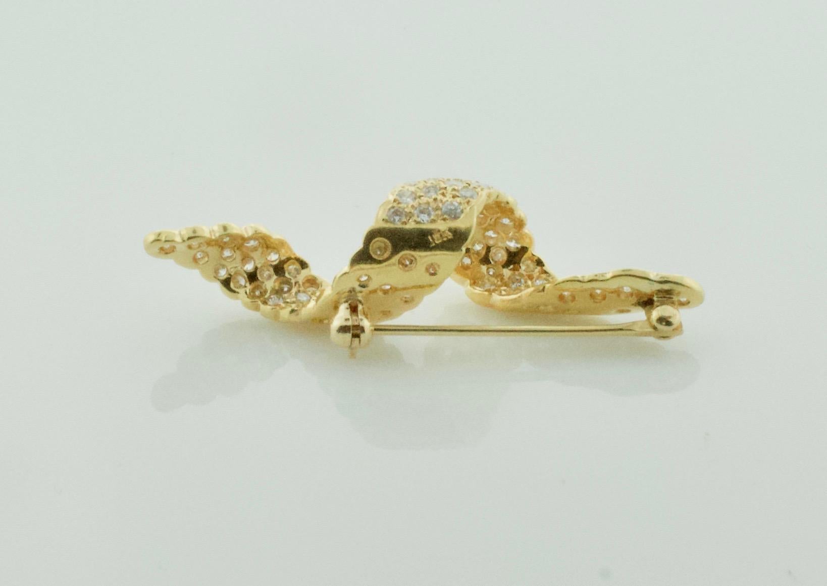 Round Cut Diamond Swirl Brooch in 18 Karat Yellow Gold 2.05 Carat, circa 1960s For Sale