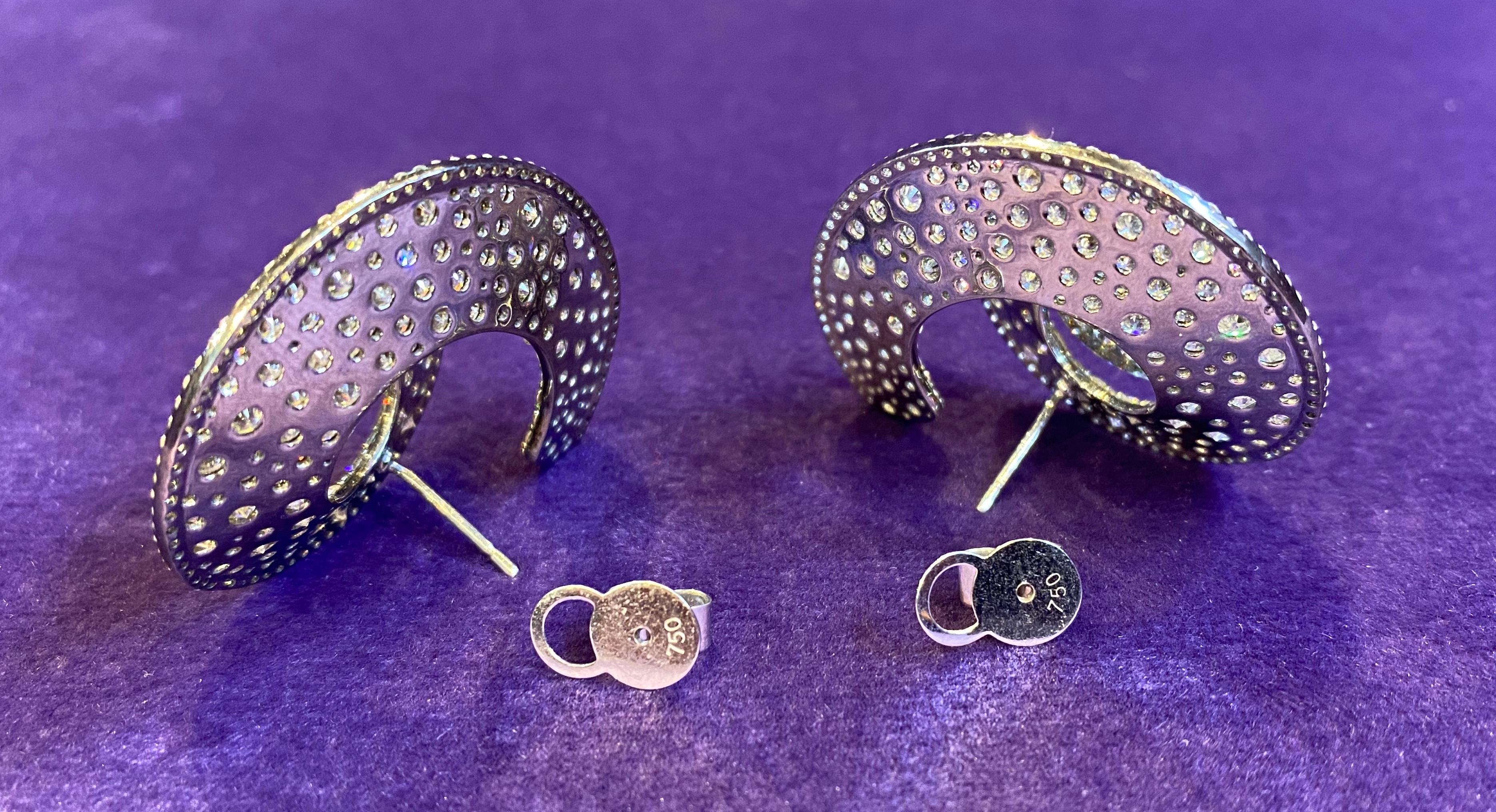 Diamond Swirl Earrings In New Condition In New York, NY