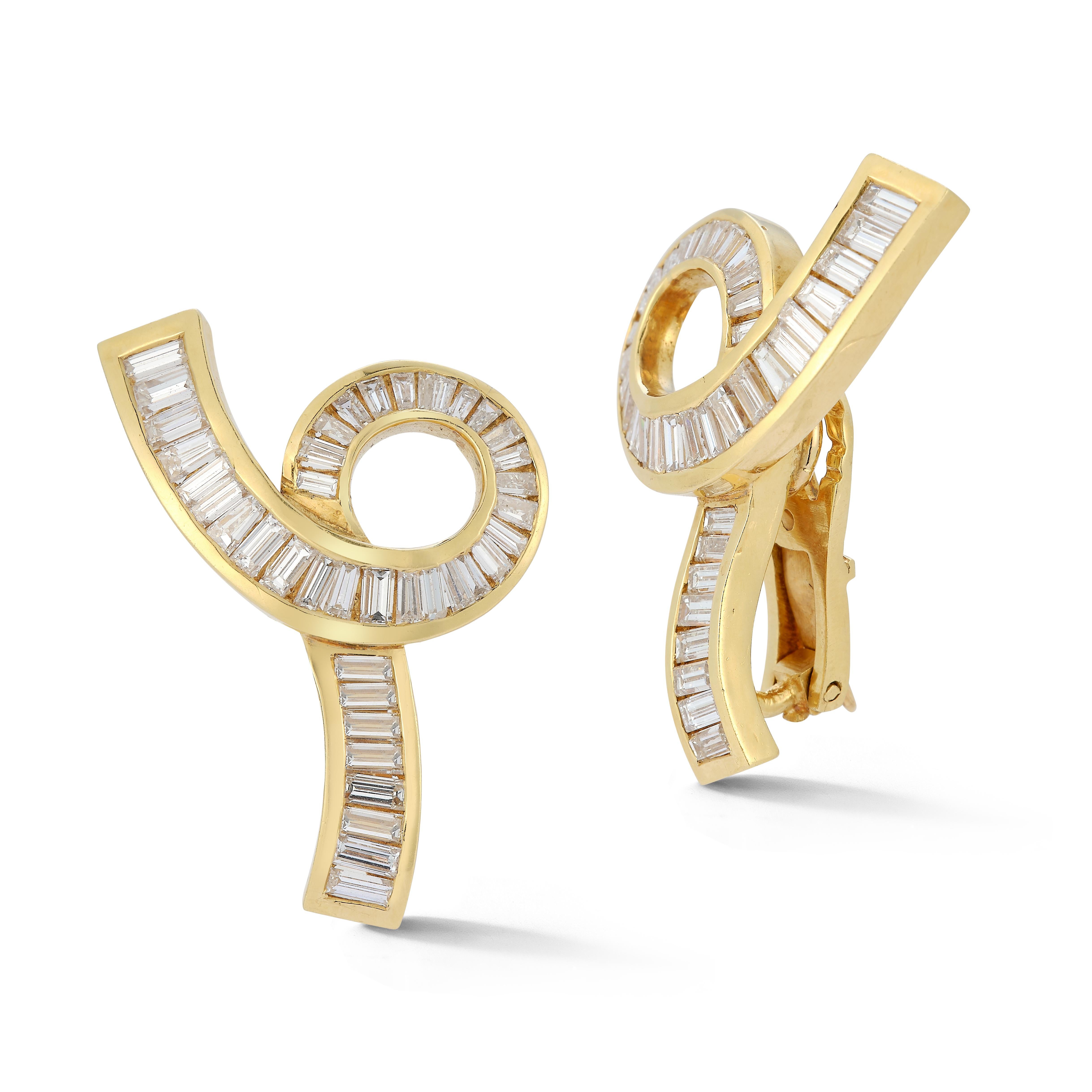 Diamond Swirl Earrings In Excellent Condition For Sale In New York, NY