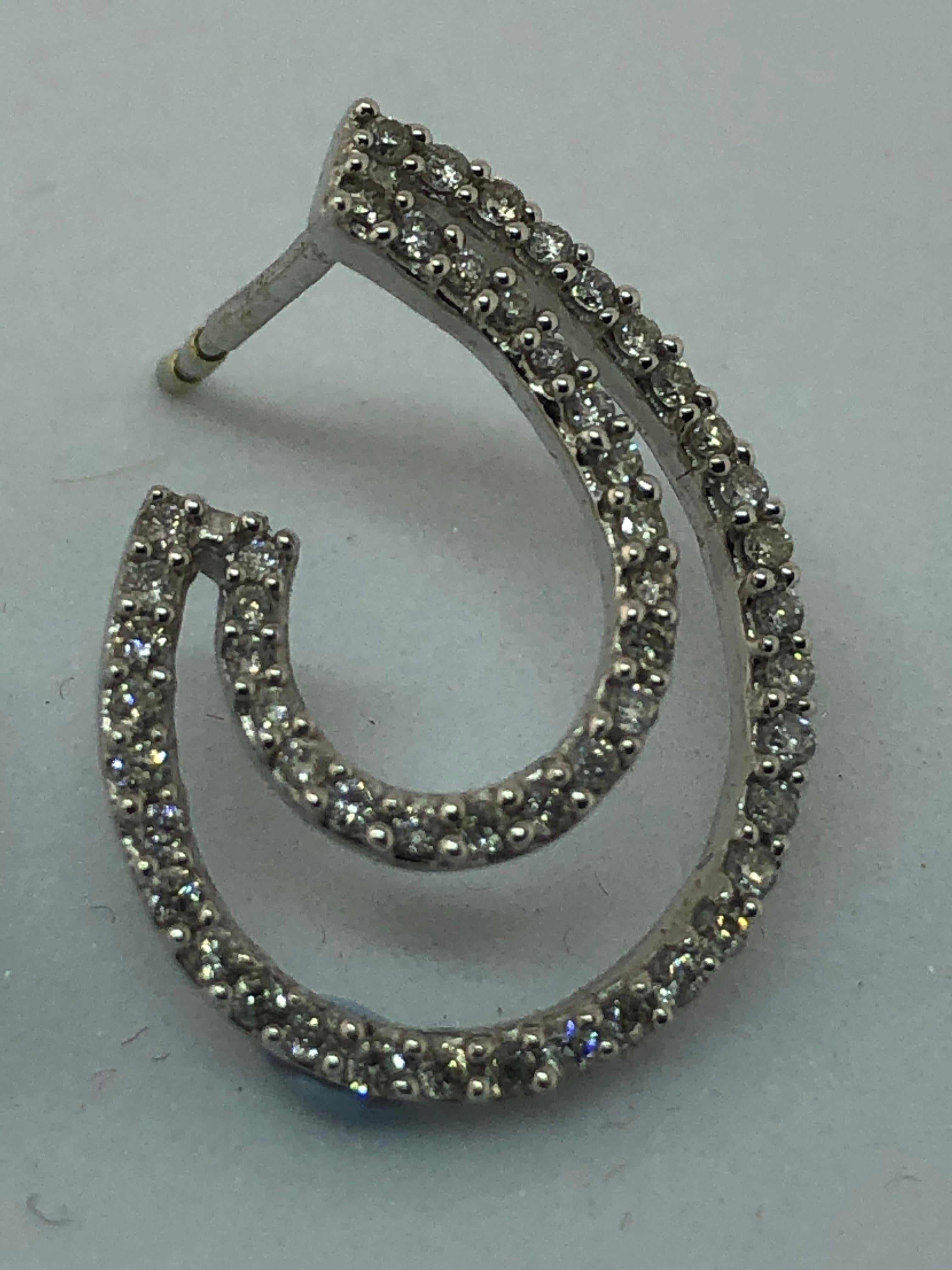 Diamond Swirl Earrings in 18 Karat White Gold In Good Condition For Sale In London, GB