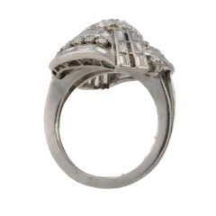 Bague en forme de fleur avec tourbillon de diamants