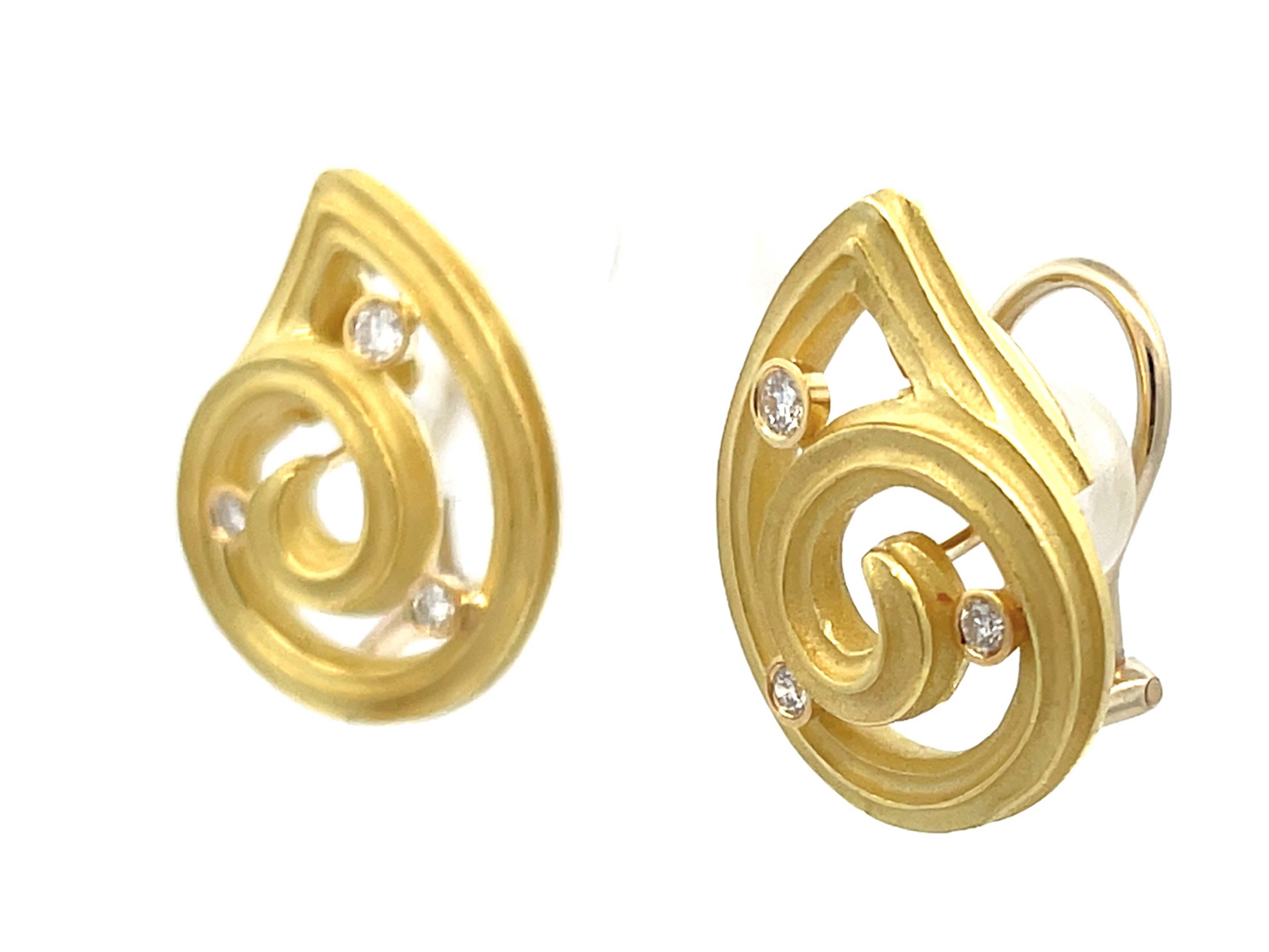 Diamond Swirl Frosted Finish Earrings in 14k Yellow Gold In Excellent Condition For Sale In Honolulu, HI