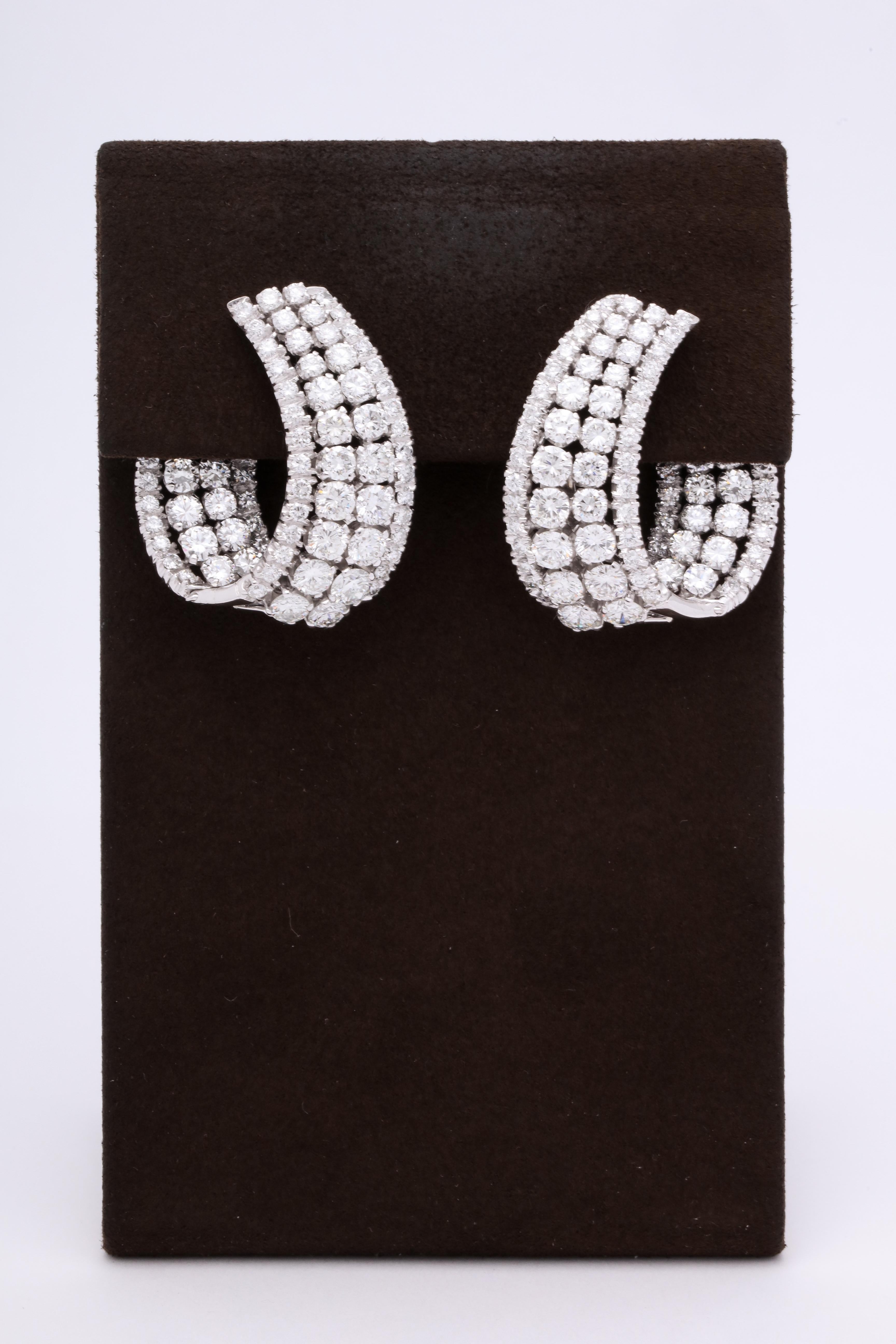 
A STUNNING pair of diamond earrings!

21.02 carats of white round brilliant cut diamonds set in white gold. 

The earrings measure approximately 1.4 inches long and 1.20 inches wide. 

Inspired by the worlds most famous jewelry designers, similar
