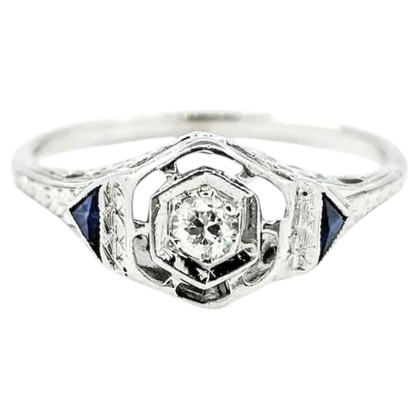 Anillo de Diamantes y Zafiro Sintético en Oro Blanco de 18k