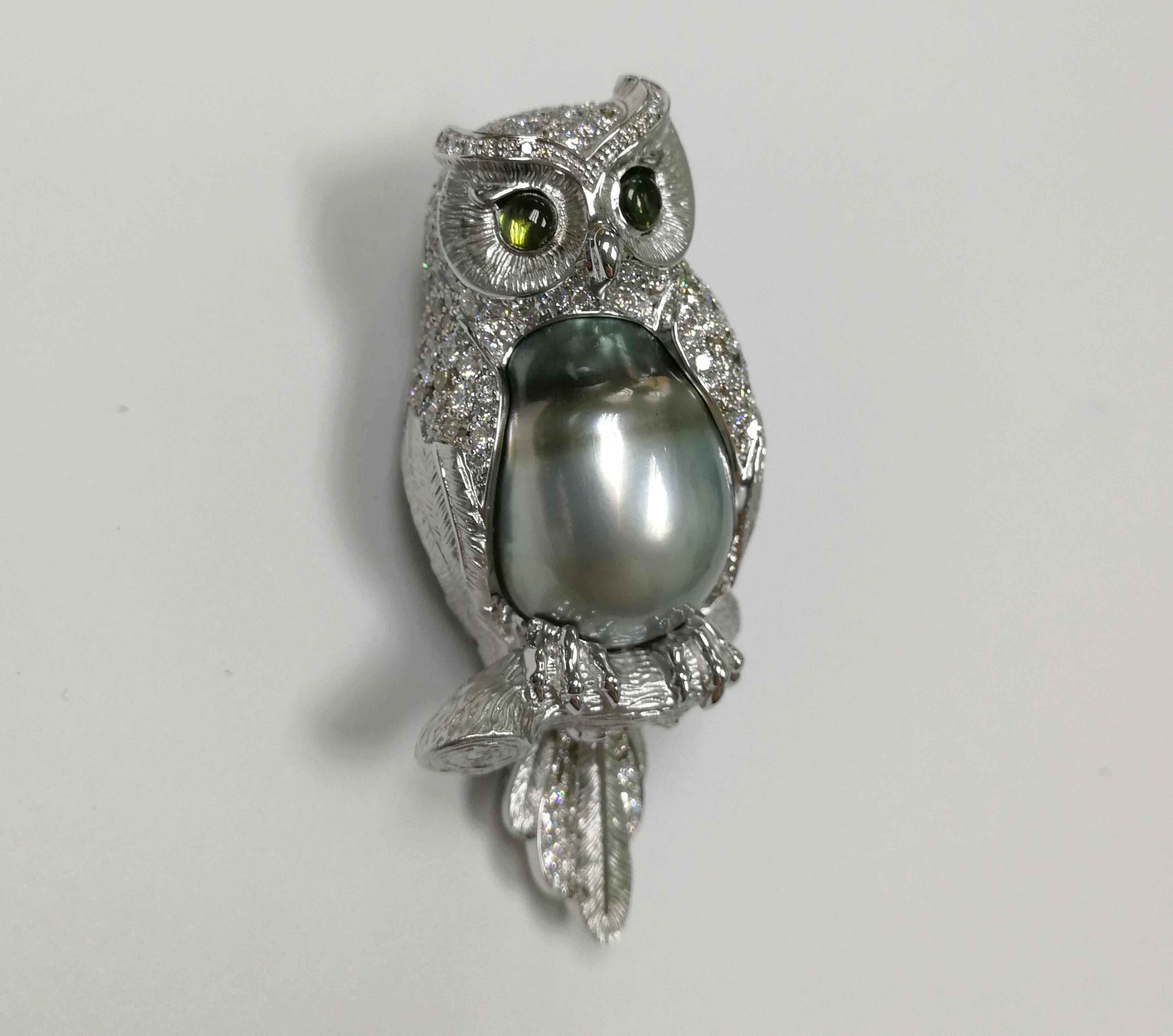 Contemporary Diamond Tahiti Pearl 18 Karat White Gold Owl Brooch