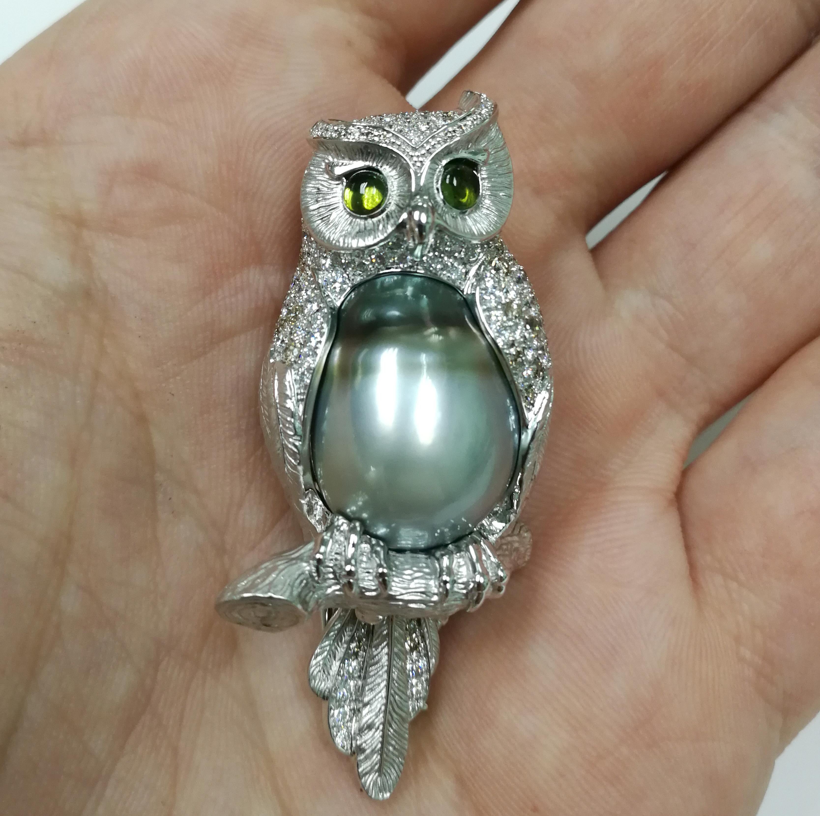 Women's or Men's Diamond Tahiti Pearl 18 Karat White Gold Owl Brooch