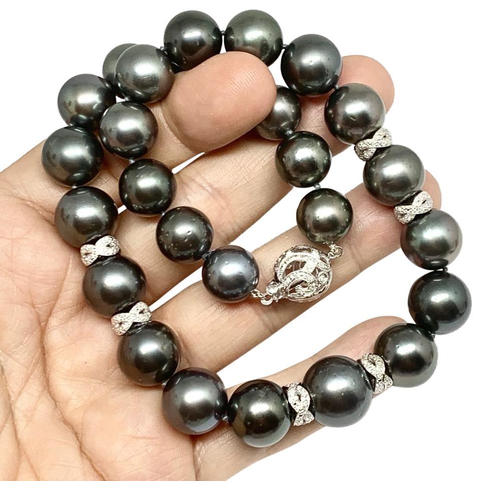 Collana con diamanti e perle di Tahiti in oro 14k in vendita 1