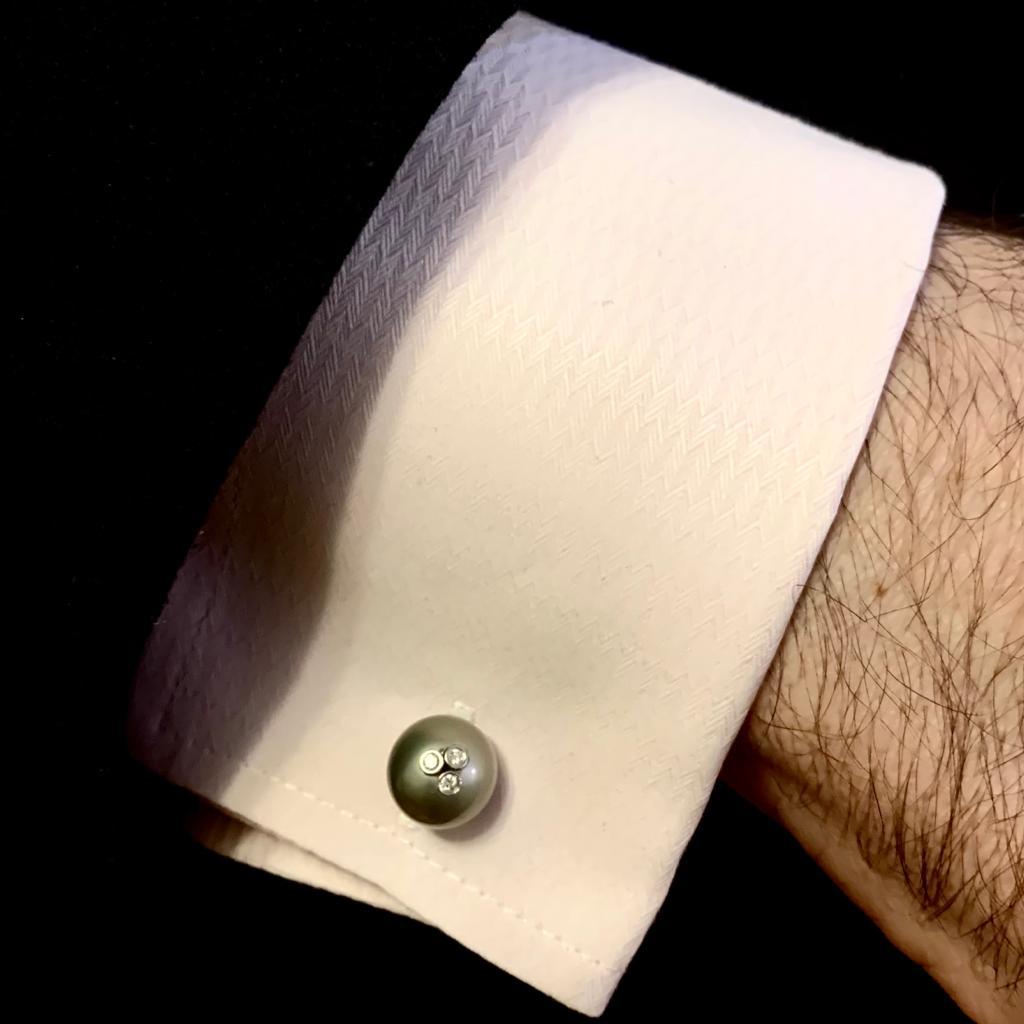 Fine Quality Tahitian Pearl Diamond Cufflinks 14k Gold Designer Certified $1790 921192

This is a Unique Custom Made Glamorous Piece of Jewelry!

Nothing says, “I Love you” more than Diamonds and Pearls!

These Tahitian pearl cufflinks have been