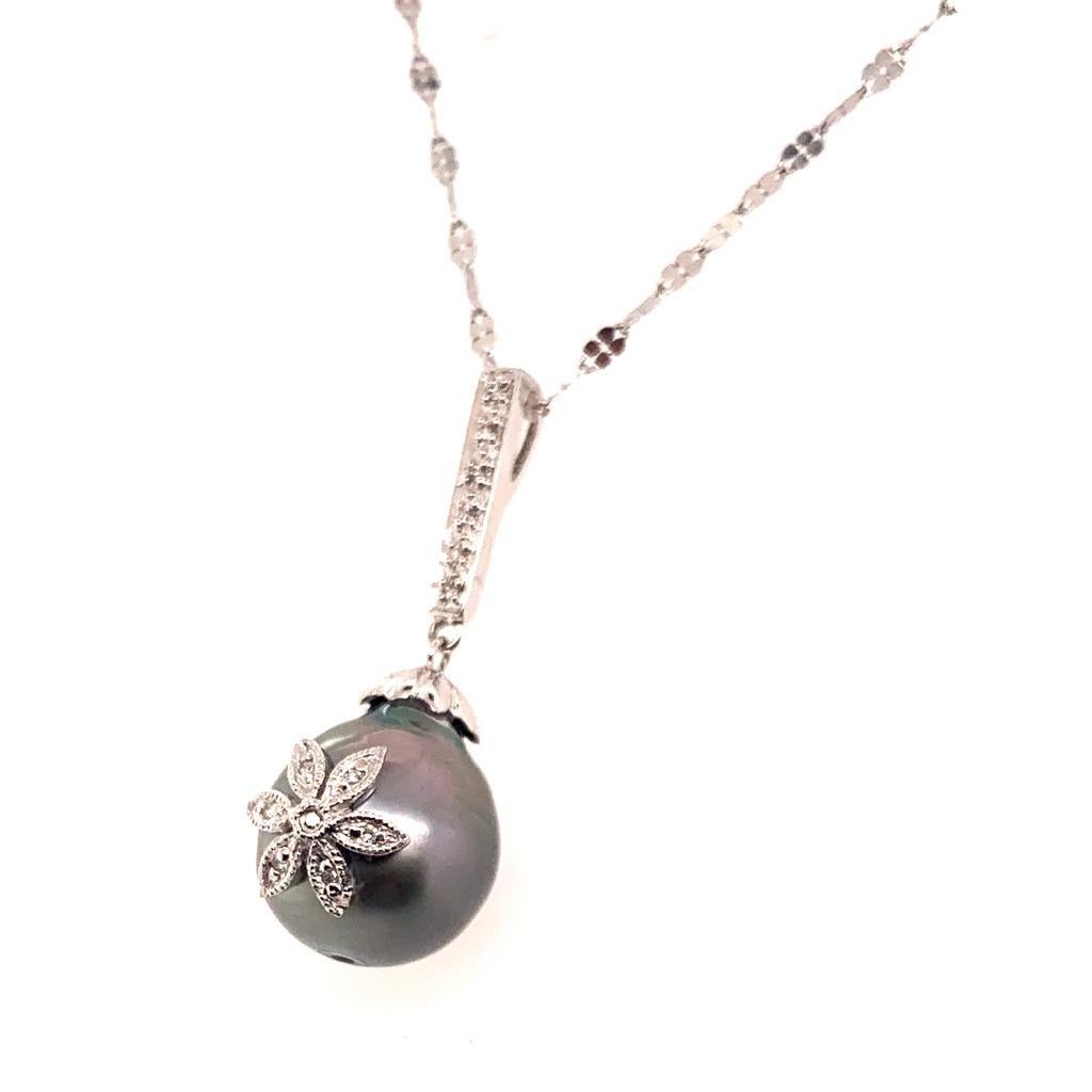 Round Cut Diamond Tahitian Pearl Necklace 18k Gold Certified For Sale