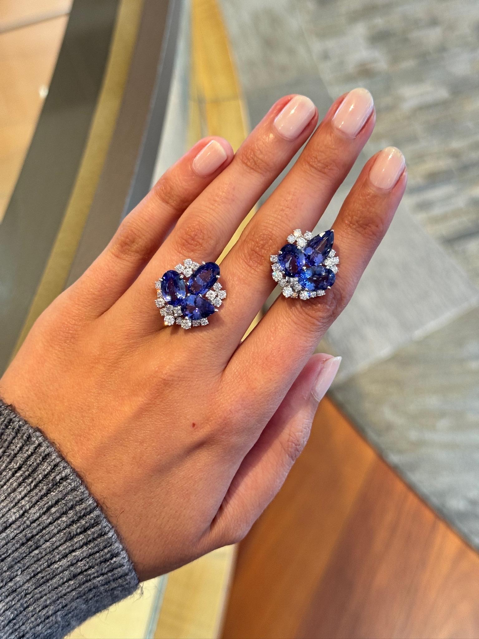 Oro 18 carati. Tanzanite da 13,5 carati. 1,9 carati di diamanti. Qualità D. A. 