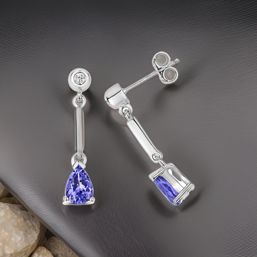TANZANITE DROP EARRINGS PEAR

9CT W/G PR/7X5 TAN

Weight: 1.9g

Number Of Stones:2

Total Carates:1.600