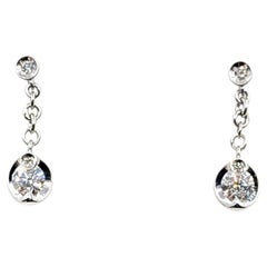 Boucles d'oreilles en forme de larme serties de diamants, en or blanc 18 carats