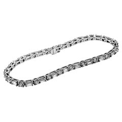 Bracciale tennis con diamanti alternati e diamanti rotondi taglio smeraldo