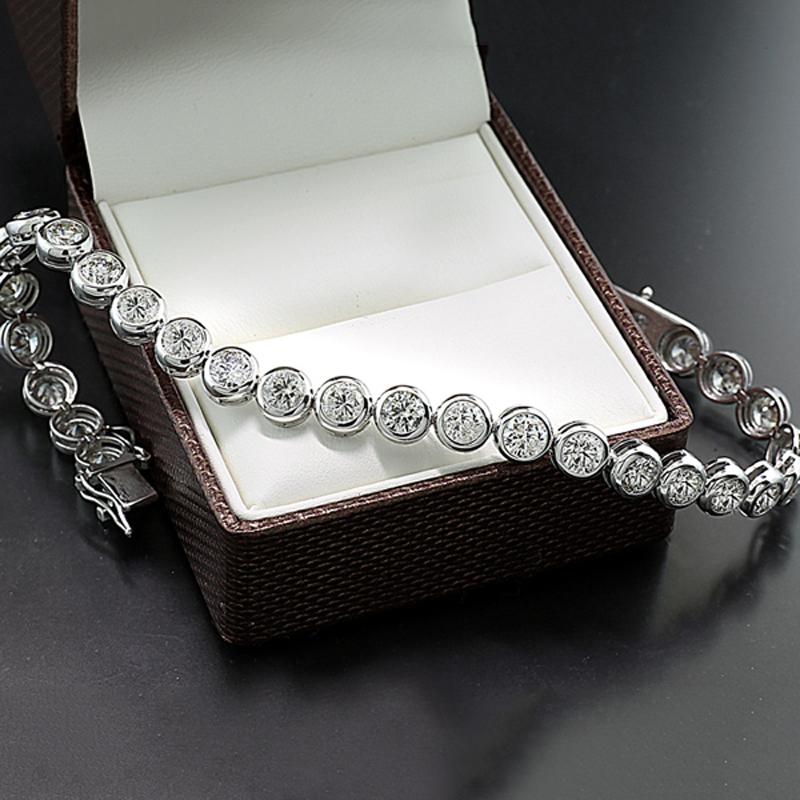 Brilliant Cut Diamond Tennis Bracelet 10.81 ct 18Kt White Gold 28 white diamonds high carat For Sale