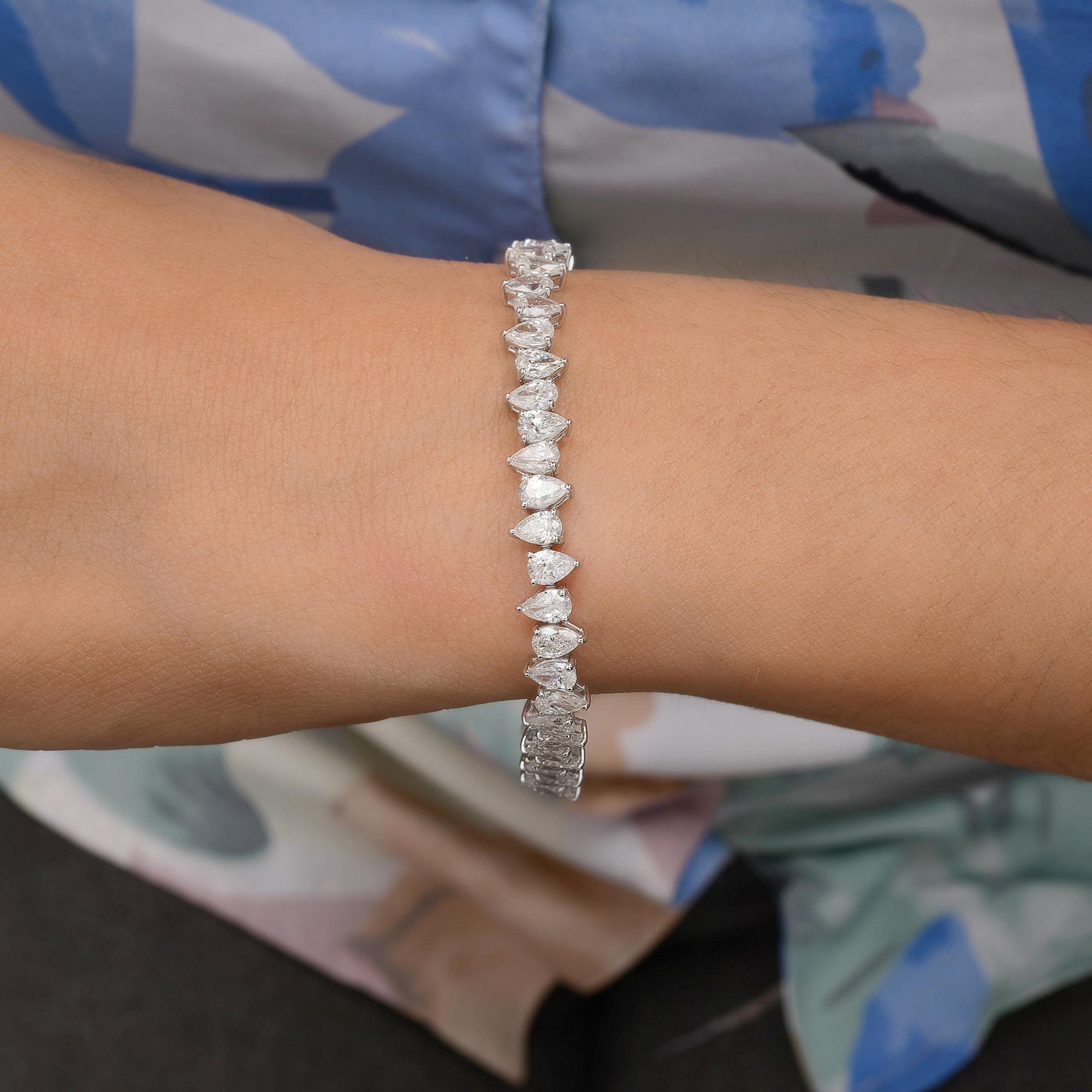 Fabriqué en or 14 carats, ce bracelet exquis est serti de 11,14 carats de diamants étincelants.

Suivez la vitrine de Spectrum Jewels pour découvrir la dernière collection et les pièces exclusives. Spectrum Jewels est fièrement classé parmi les
