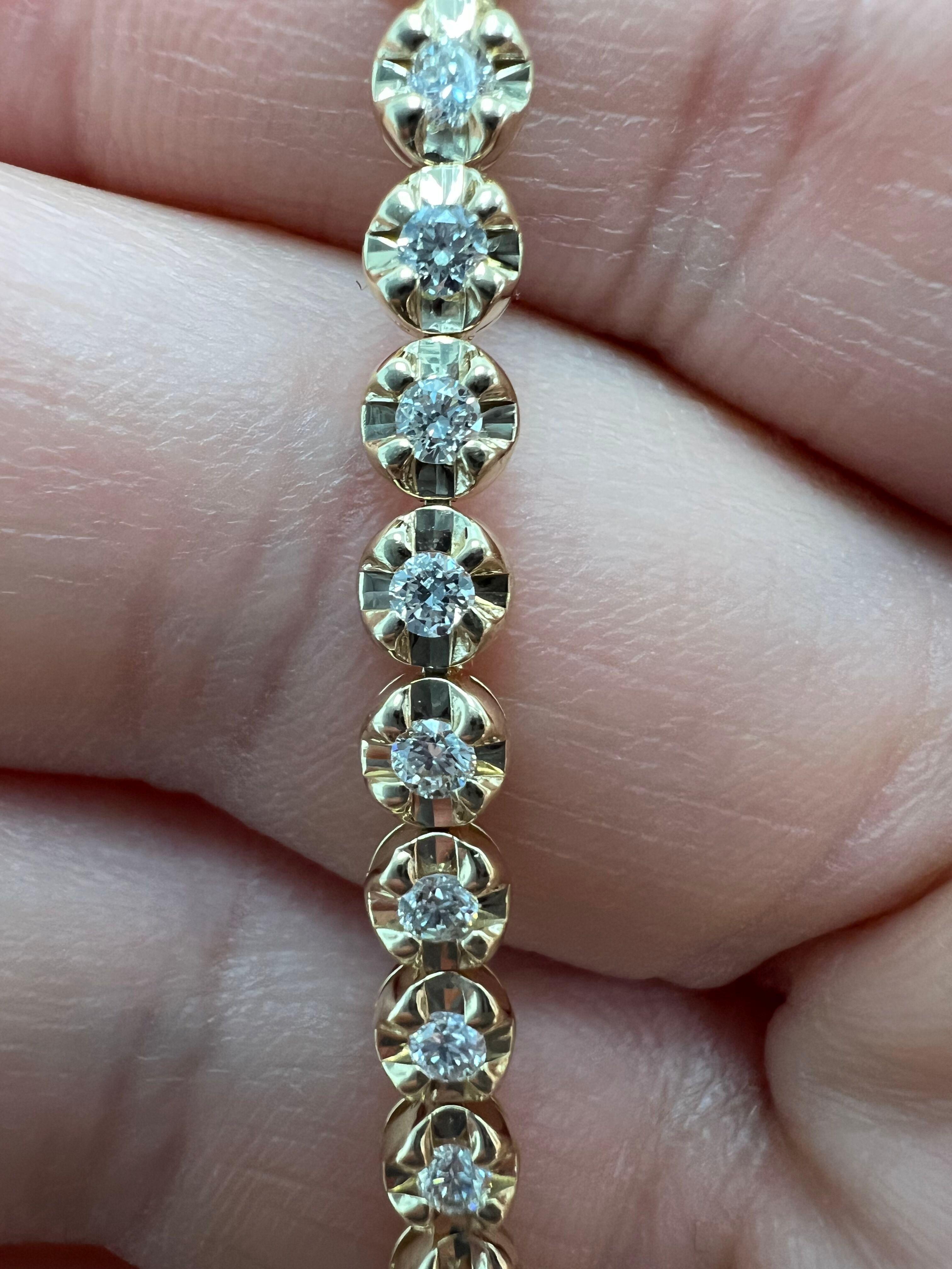 Diamond Tennis Bracelet, 14k Yellow Gold, Innovative Illusion Setting, 2.00 Ct In New Condition For Sale In Great Neck, NY