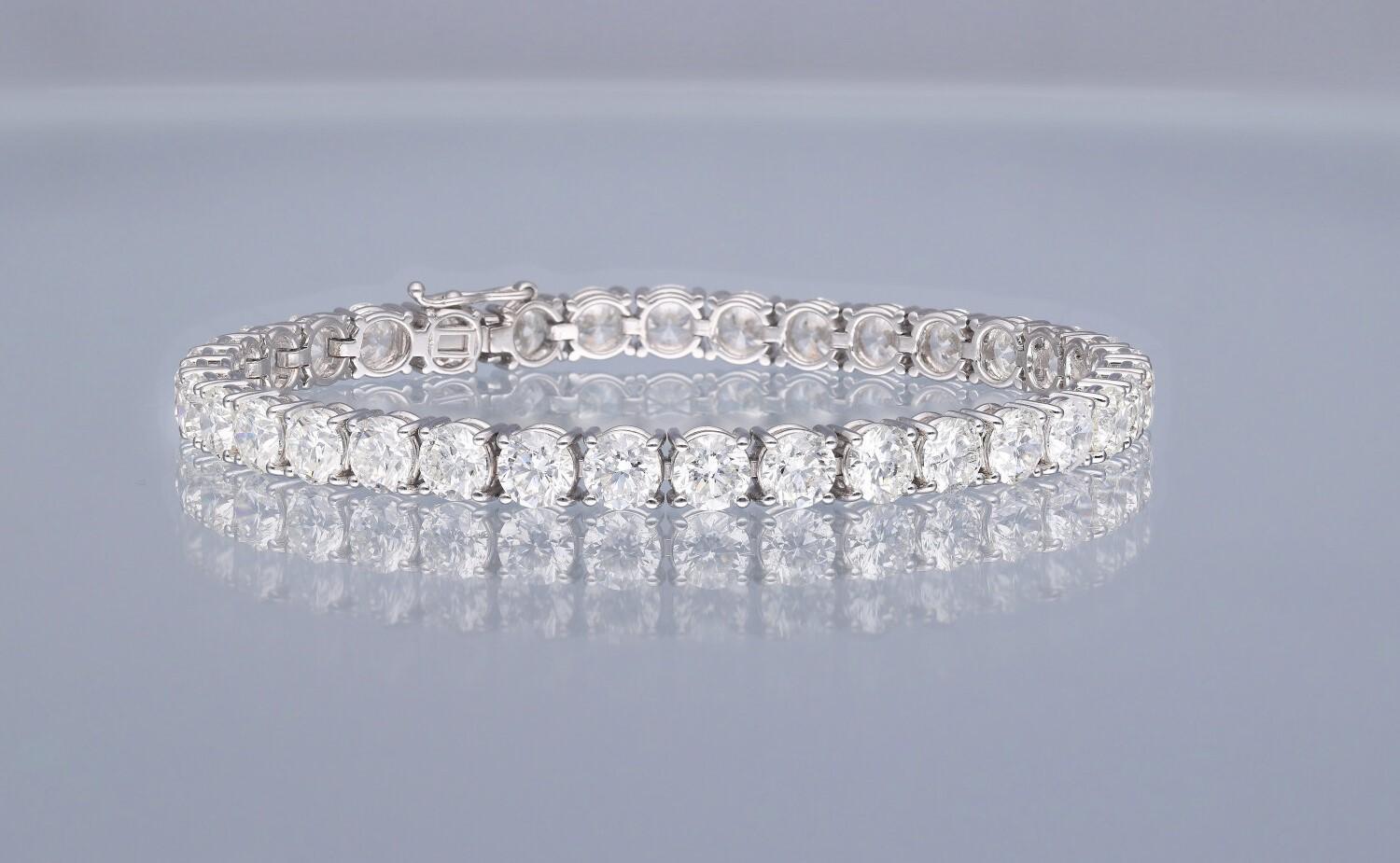 Modern Diamond tennis bracelet 16.55cts made in Italy For Sale