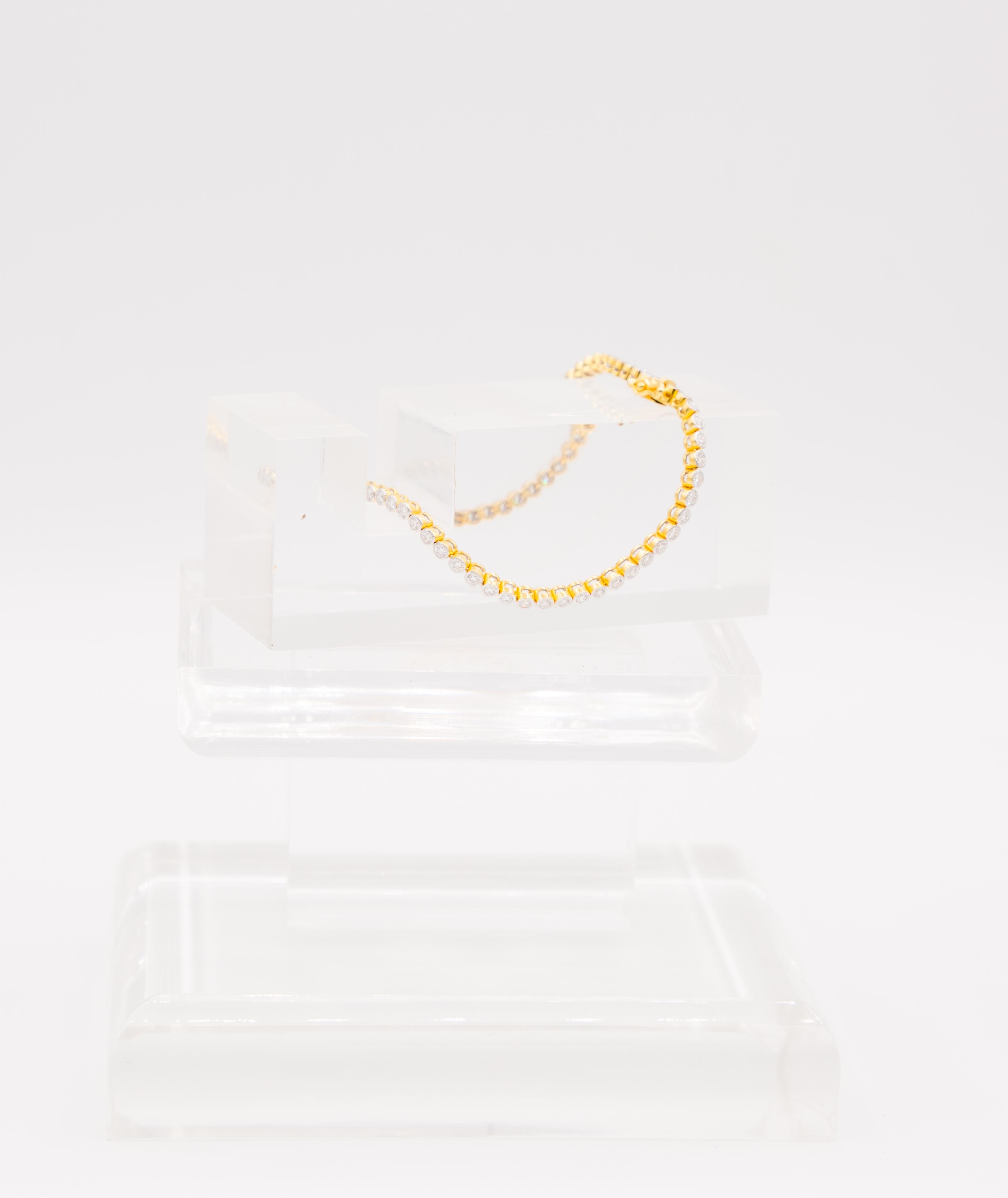 Or jaune 18 k
1,49 ct de diamant 
7,9 grammes
18 cm de long
3 mm de large
ce bracelet de tennis est destiné à tous les âges et à tous les usages quotidiens 
vous les aimerez