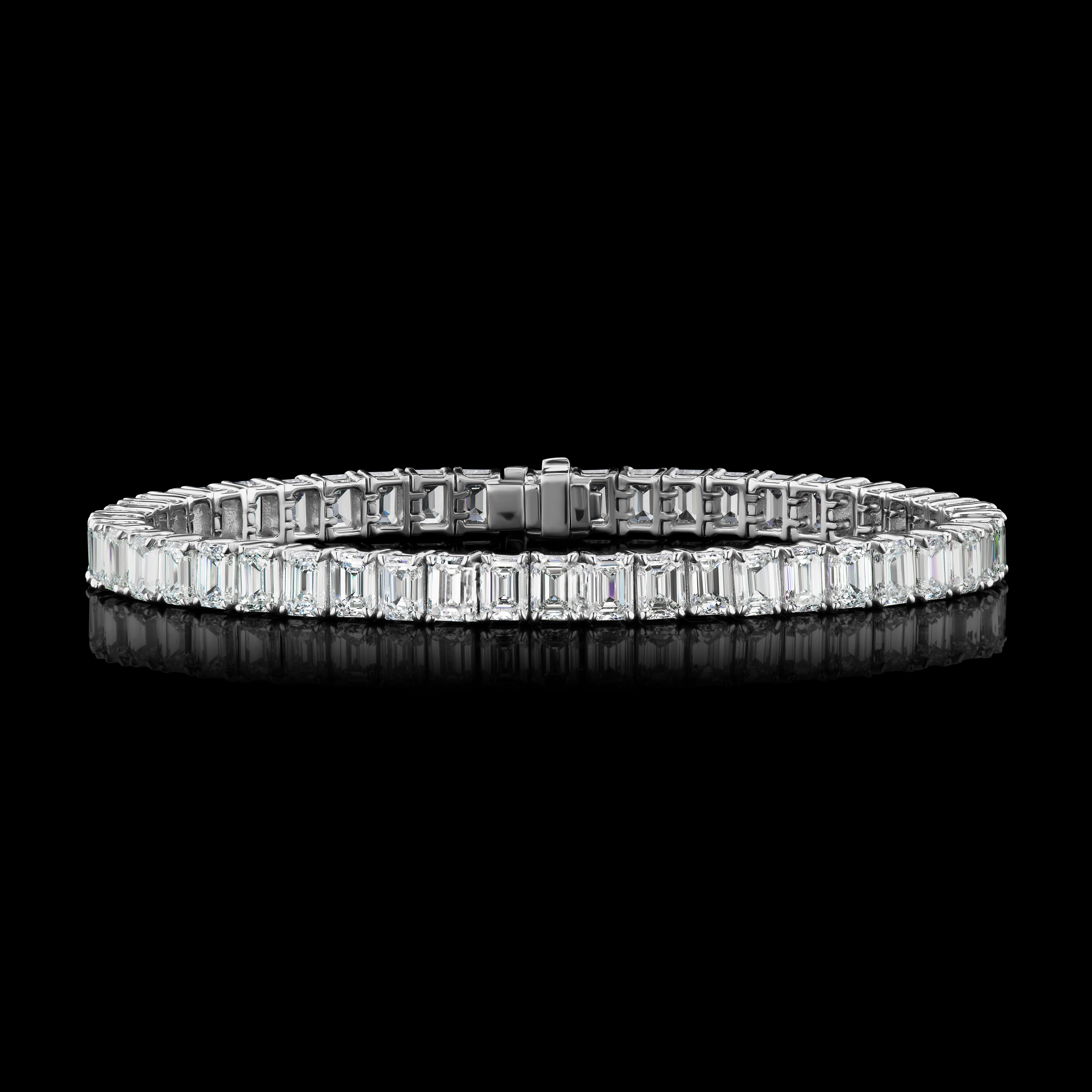 Classic Emerald Diamond Straight Line Bracelet in 18K White Gold ( 18.72 ct. tw. )

This diamond bracelet is made using Emerald diamonds which are elegantly set in a straight line, which gives it a very elegant look. Made with matching 48 Emerald