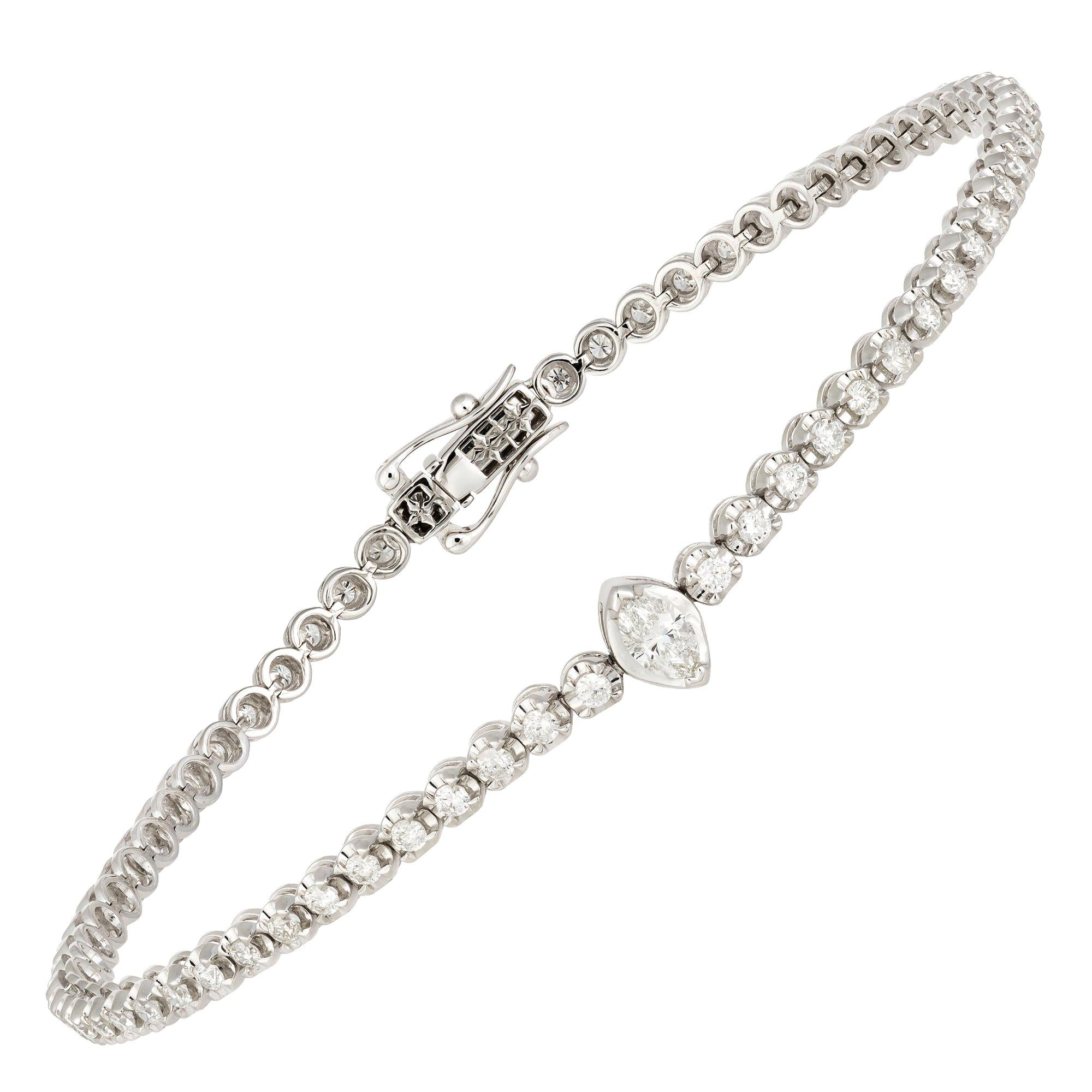 Bracelet tennis en or blanc 18 carats avec diamants 0,97 carat/66 pièces MQ 0,16 carat/1 carat en vente