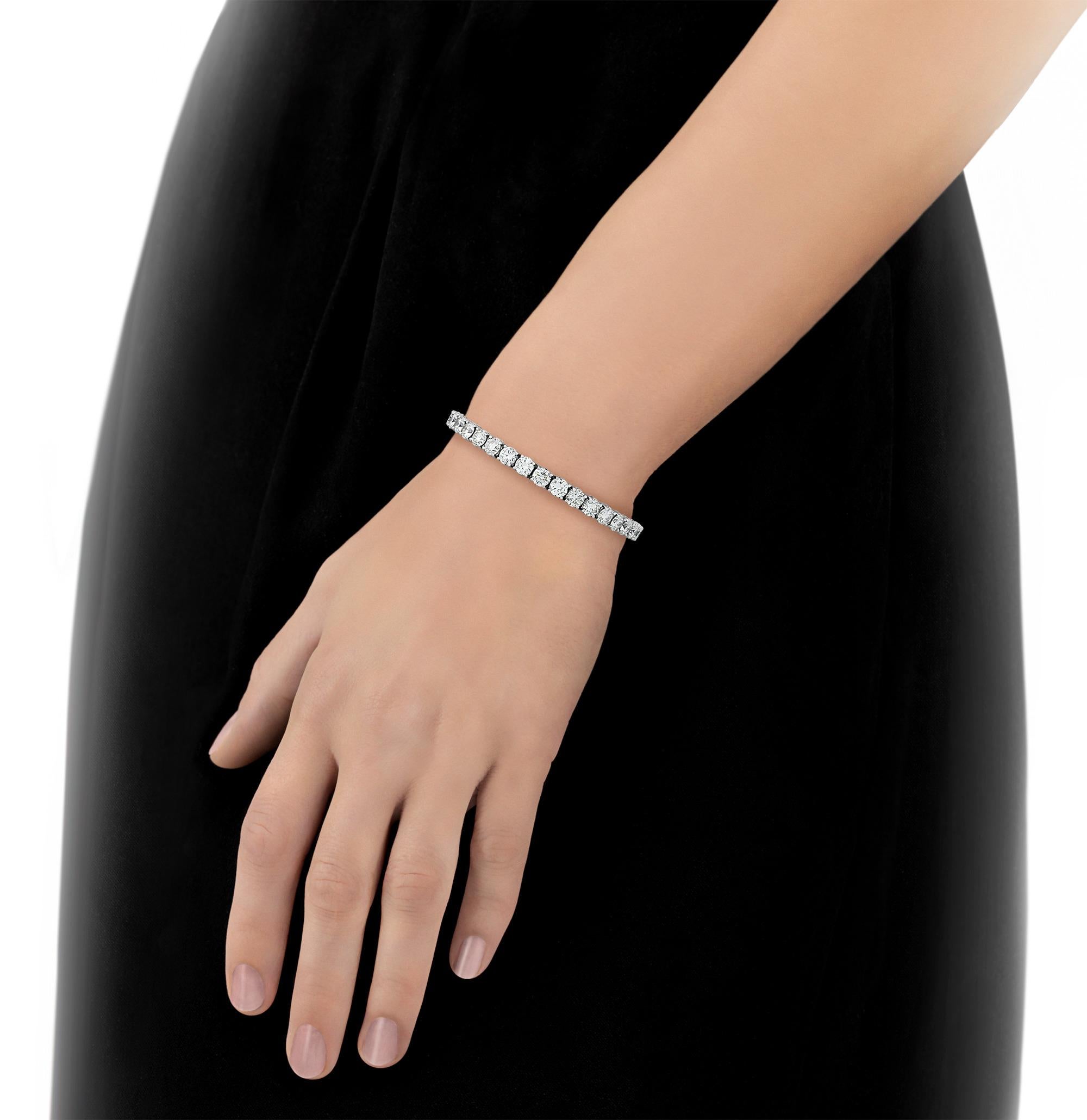 Moderne Bracelet tennis avec diamants 20.10 carats en vente