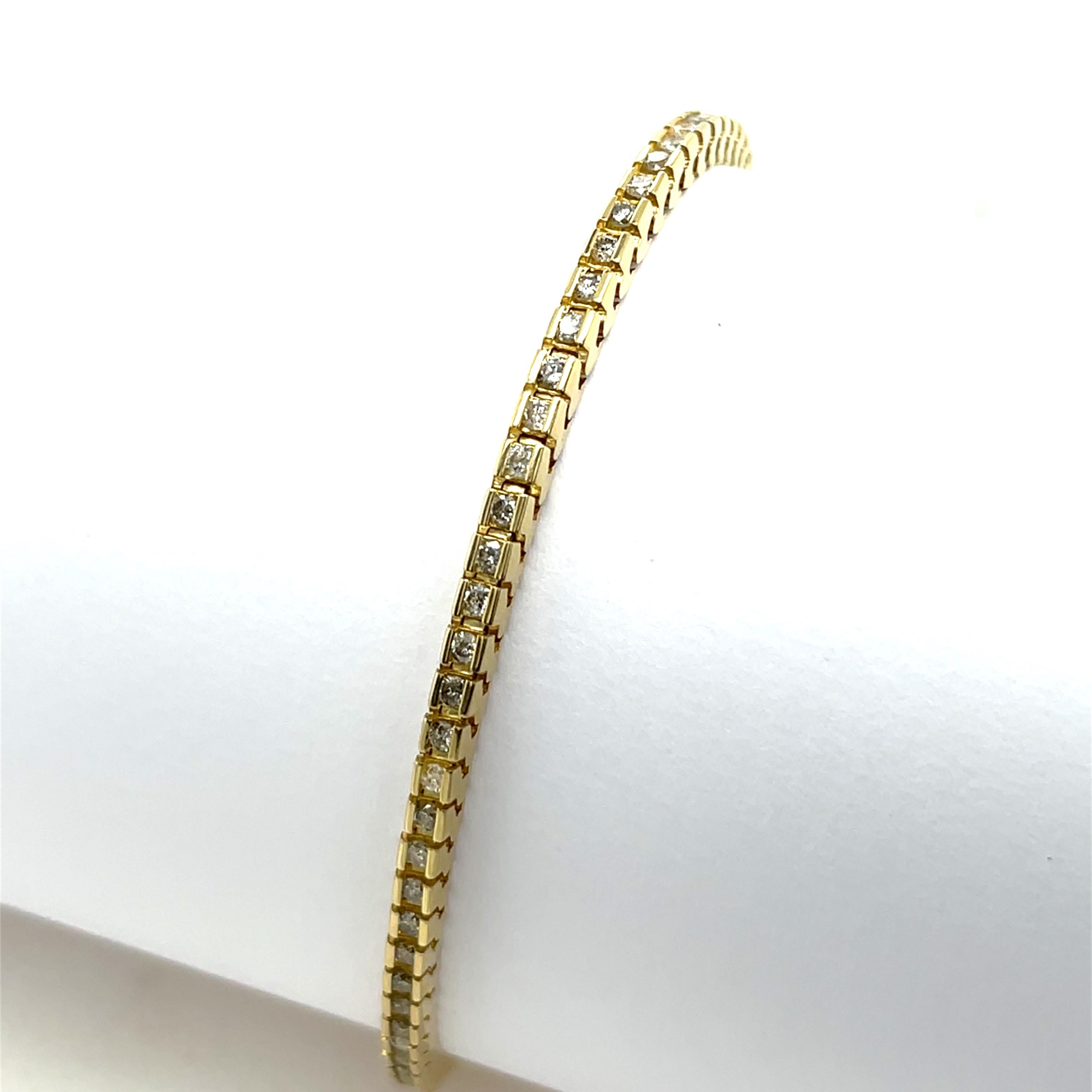 Pulsera de Tenis de Diamantes - 2.0ct Total, engastada en Oro Amarillo de 14ct en Excelente estado para la venta en London, GB