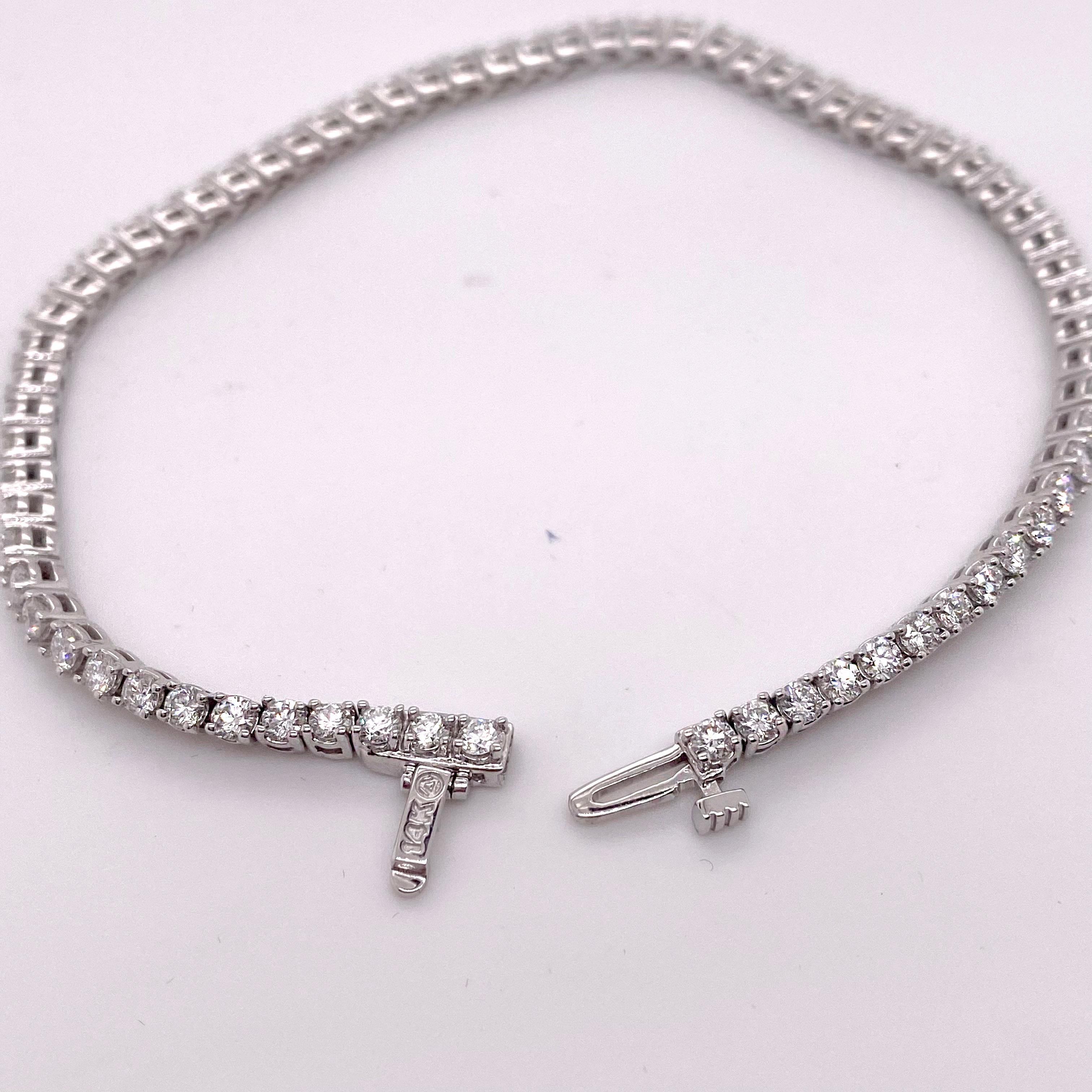 Moderne Bracelet tennis en diamants, bracelet en or blanc et diamants de 3 carats en vente