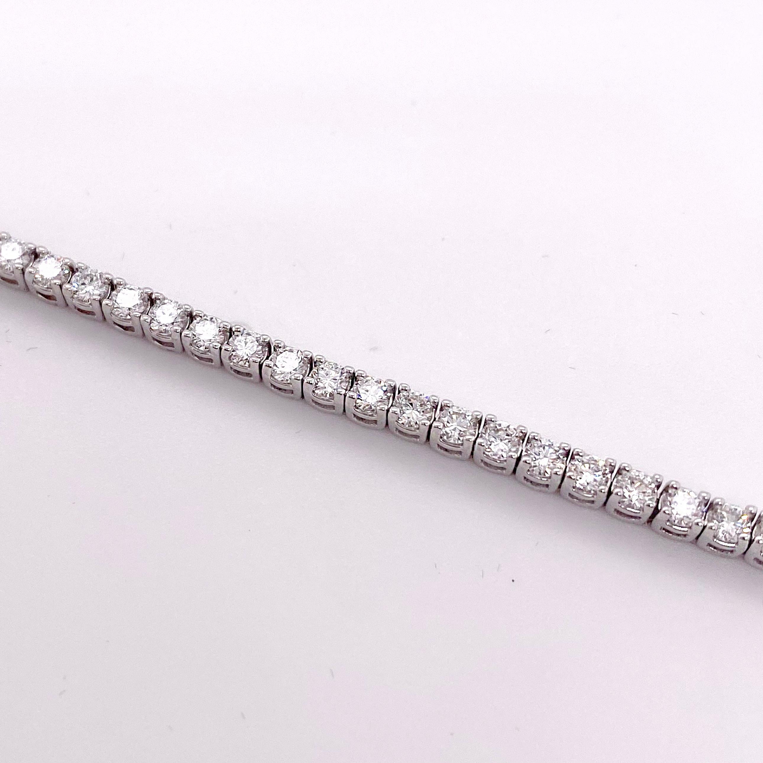 Taille ronde Bracelet tennis en diamants, bracelet en or blanc et diamants de 3 carats en vente