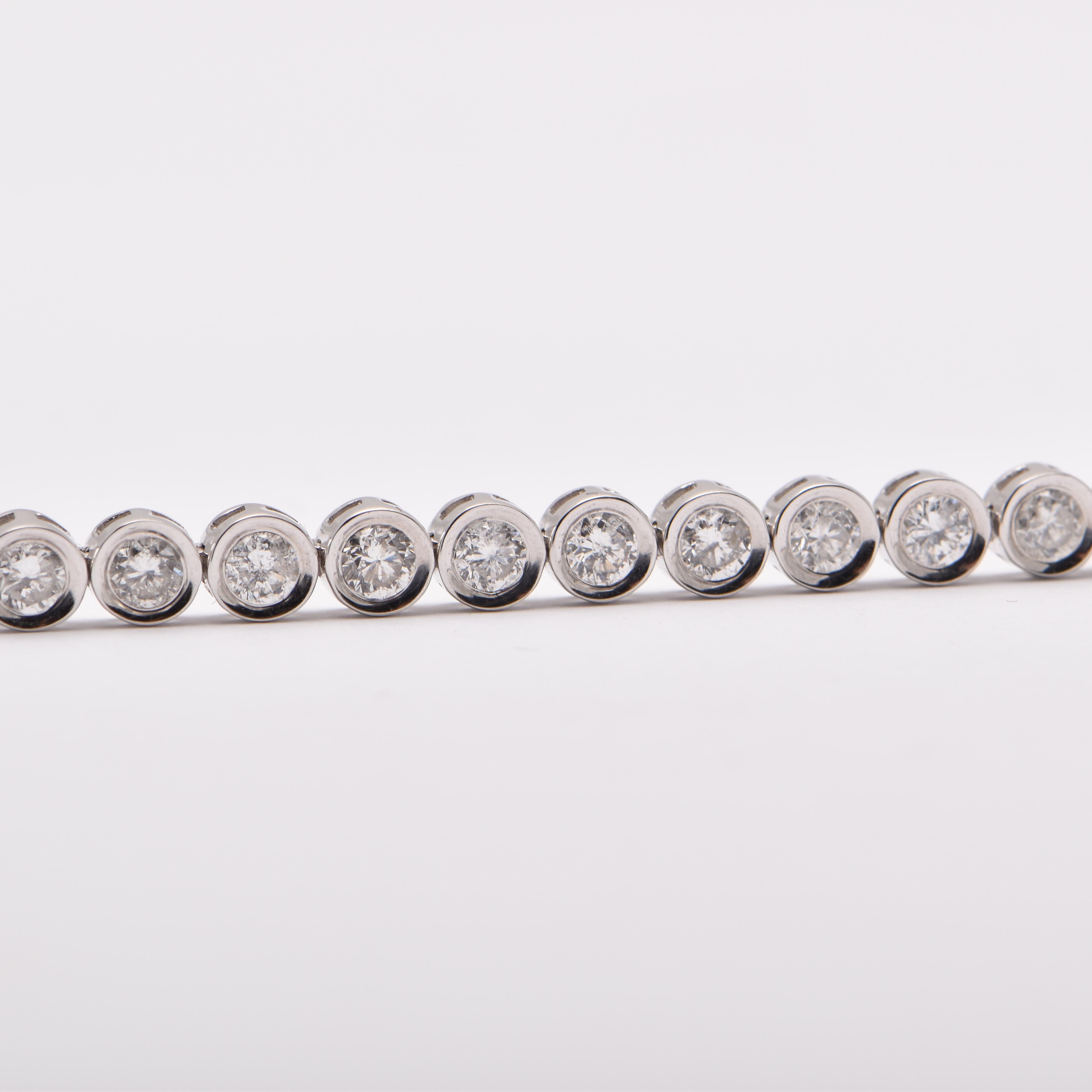 Diamond tennis bracelet; featuring 39 round brilliant cut diamonds totalling 4.23 Carats, set in 18ct white gold (total 12.77 grams)   

FREE express postage usually 3-4 days Sydney to New York  
FREE international insurance 
by Cartmer Jewellery,