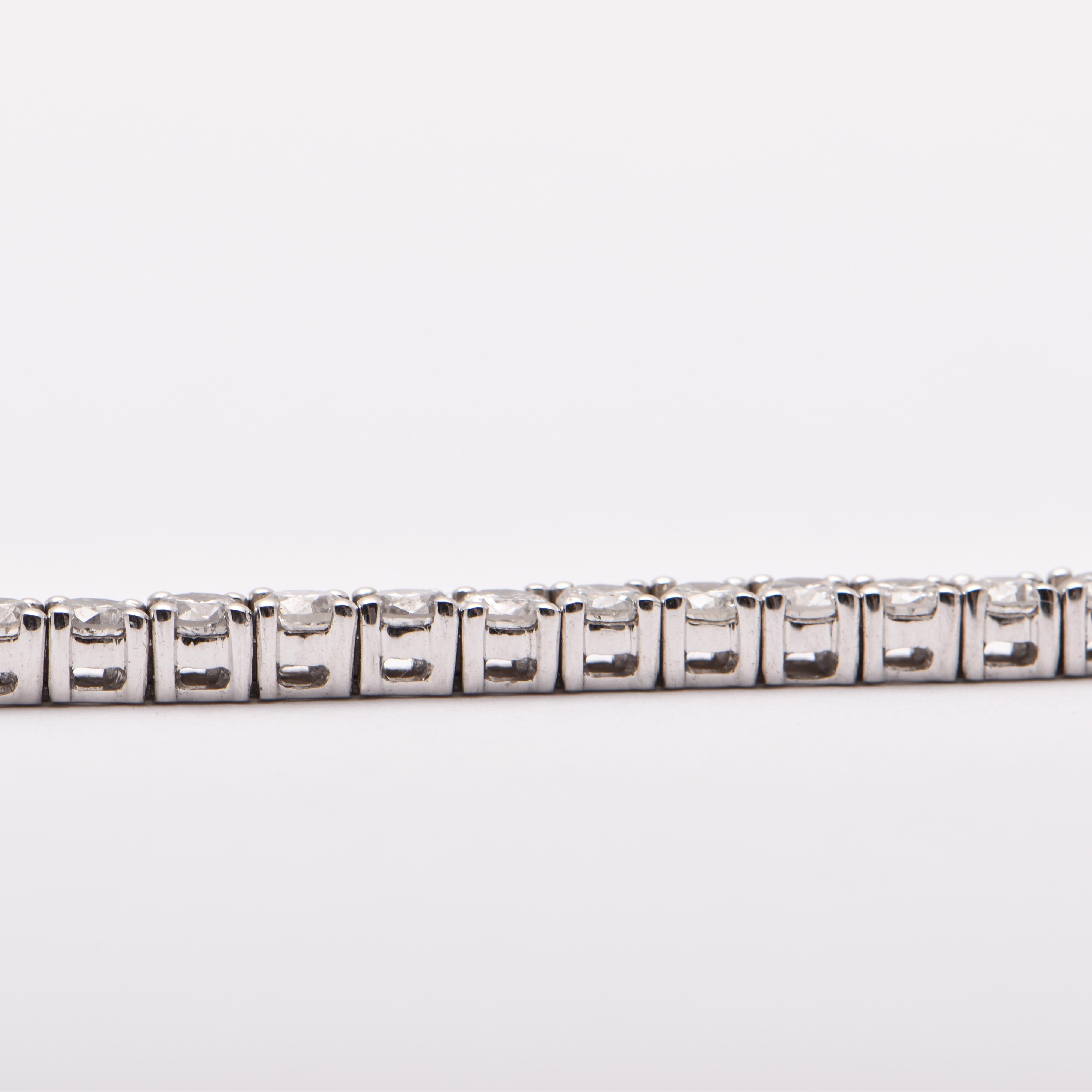 Diamond Tennis Bracelet 5.21 Carat in 18 Carat White Gold In New Condition For Sale In Sydney, AU