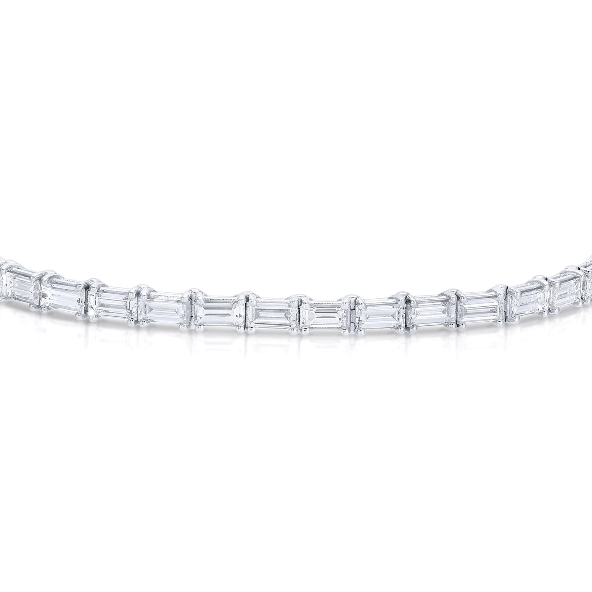 Contemporaneo Bracciale tennis con diamanti 6,52 carati taglio baguette in oro bianco 18 carati in vendita