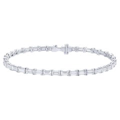 Bracelet tennis en or blanc 18 carats avec diamants de 6,52 carats, taille baguette