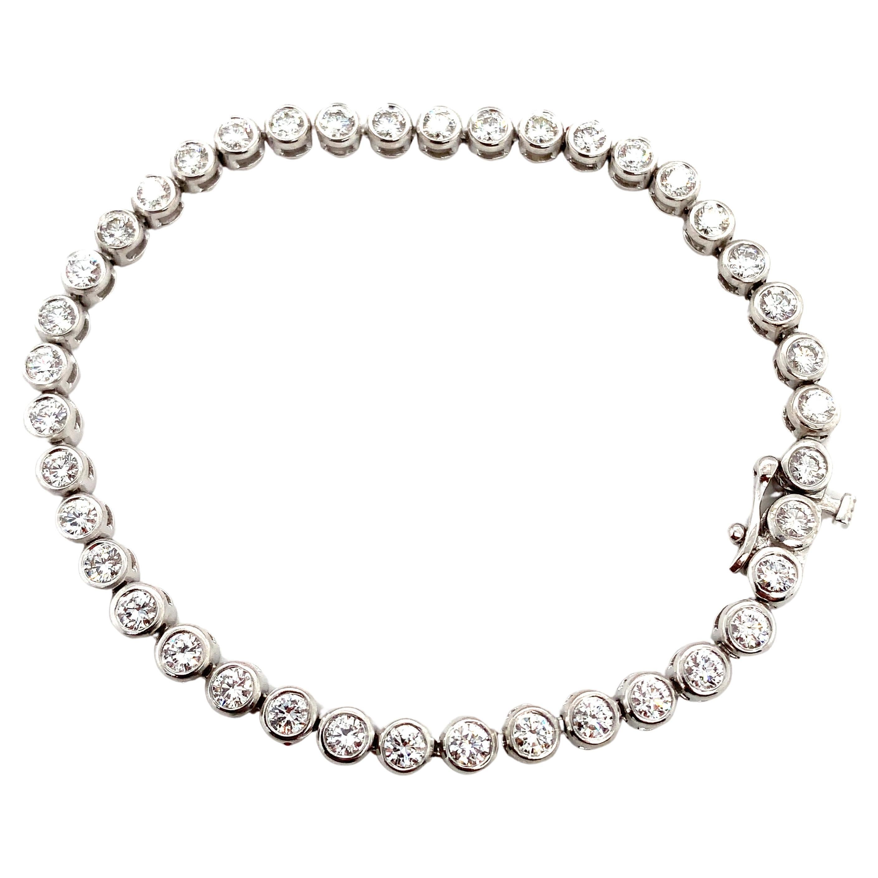 Bracciale tennis con diamanti con lunetta rubover in oro bianco 18 carati
