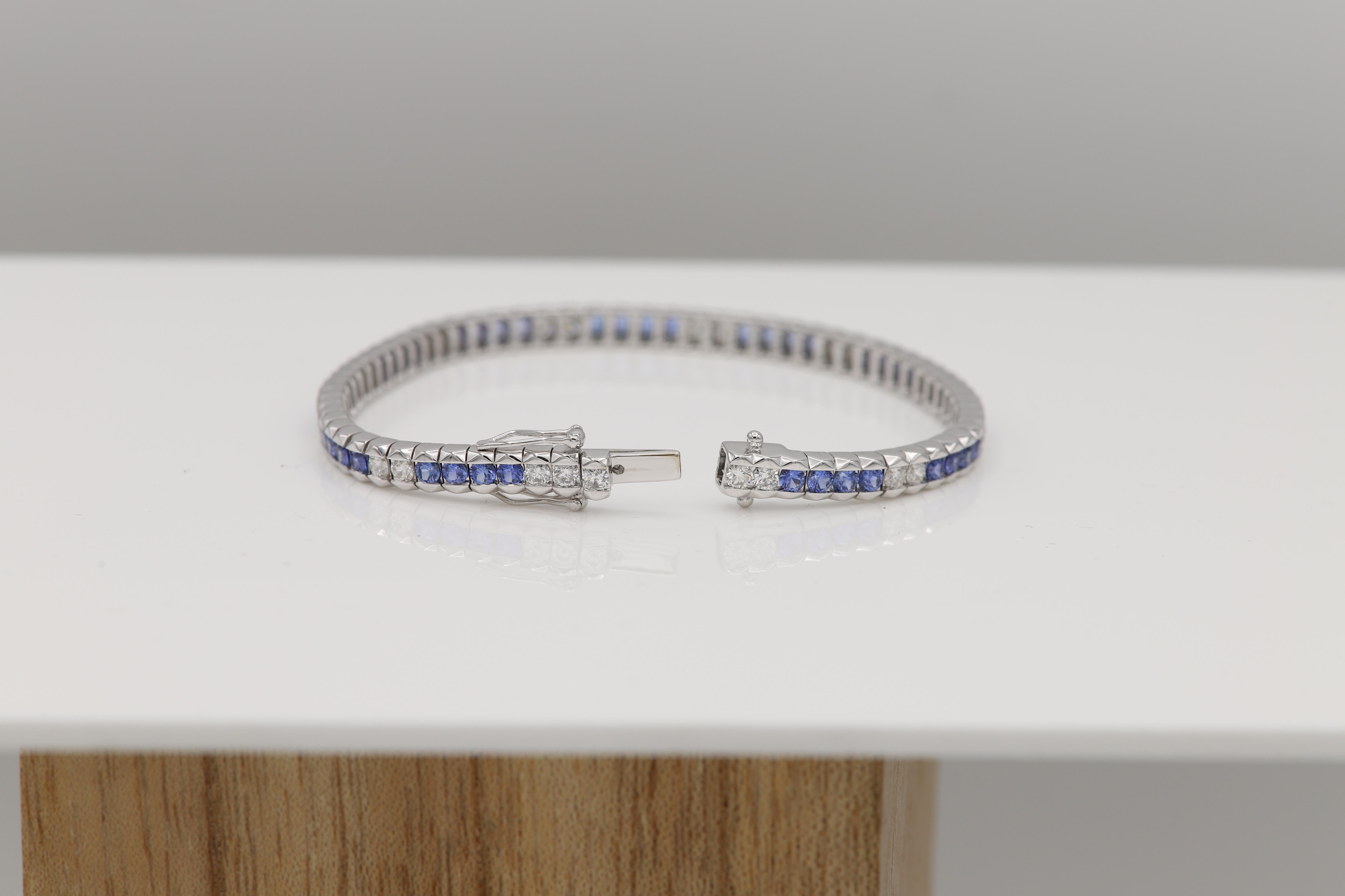 Bracelet ange en or jaune 18 carats, émail et diamants, style nouveau 1910 en vente 4