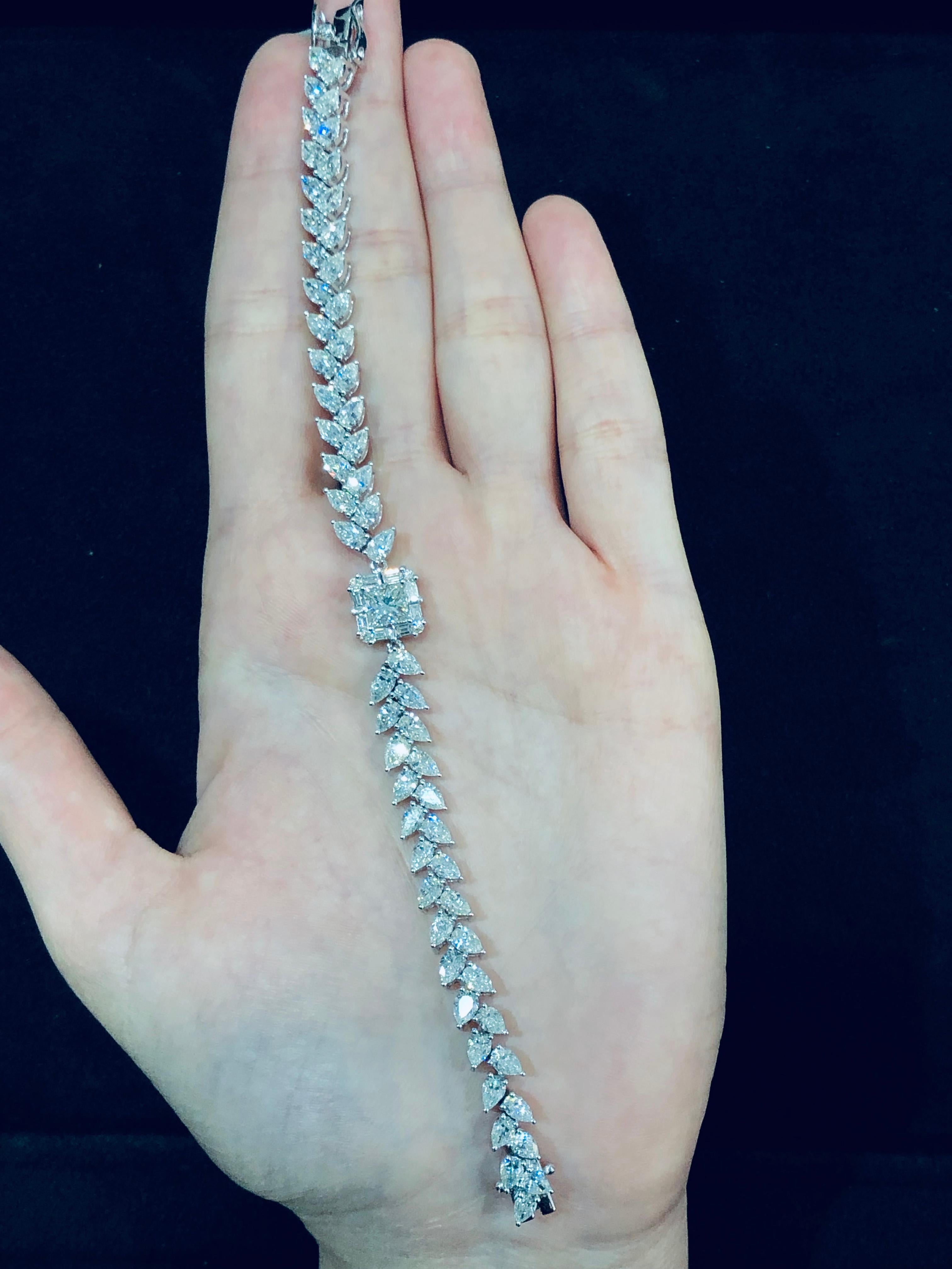 Contemporary 18 Karat Gold Diamond Tennis Bracelet For Sale