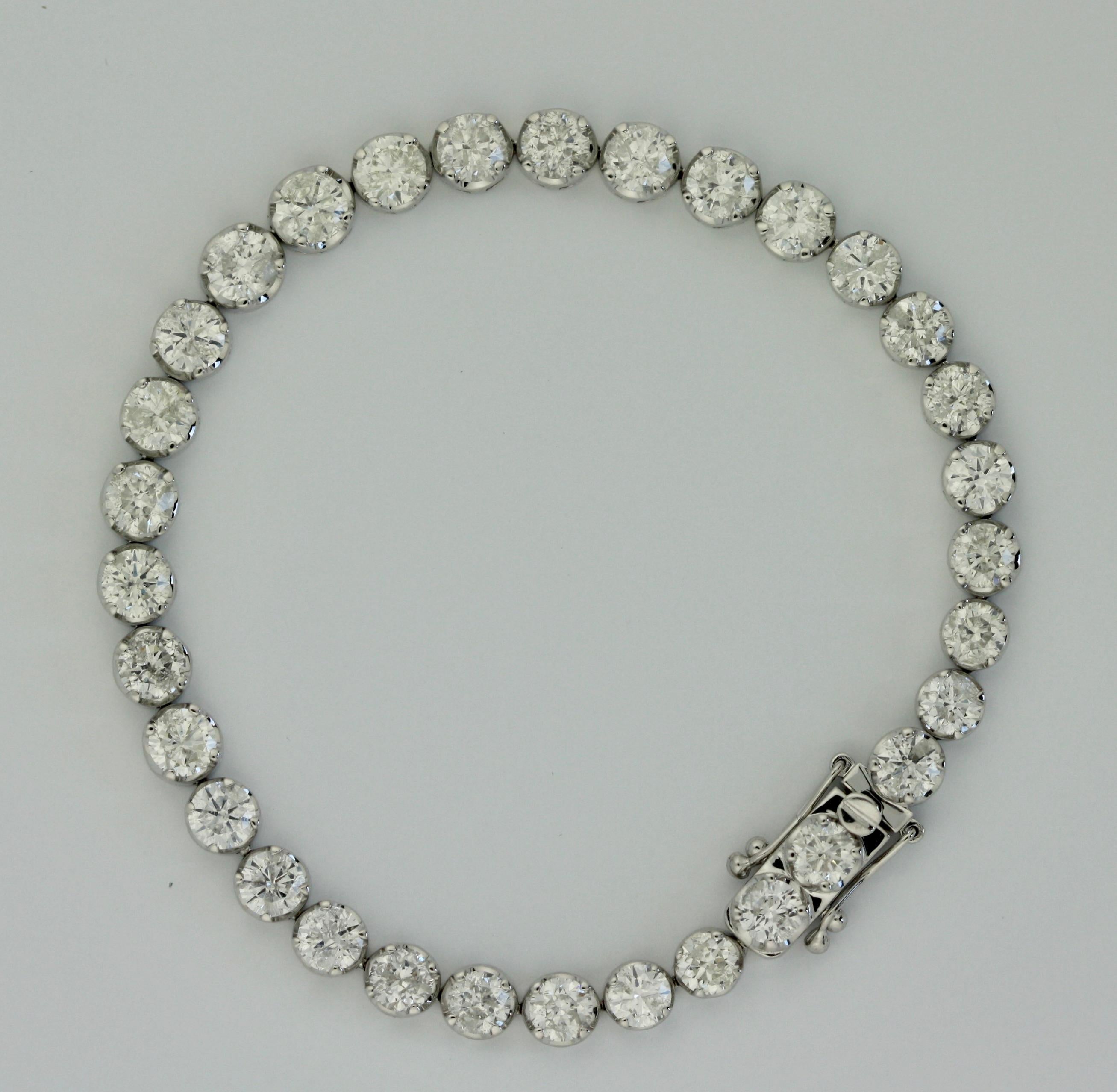 Diamond Tennis Bracelet In Good Condition In Palm Beach, FL