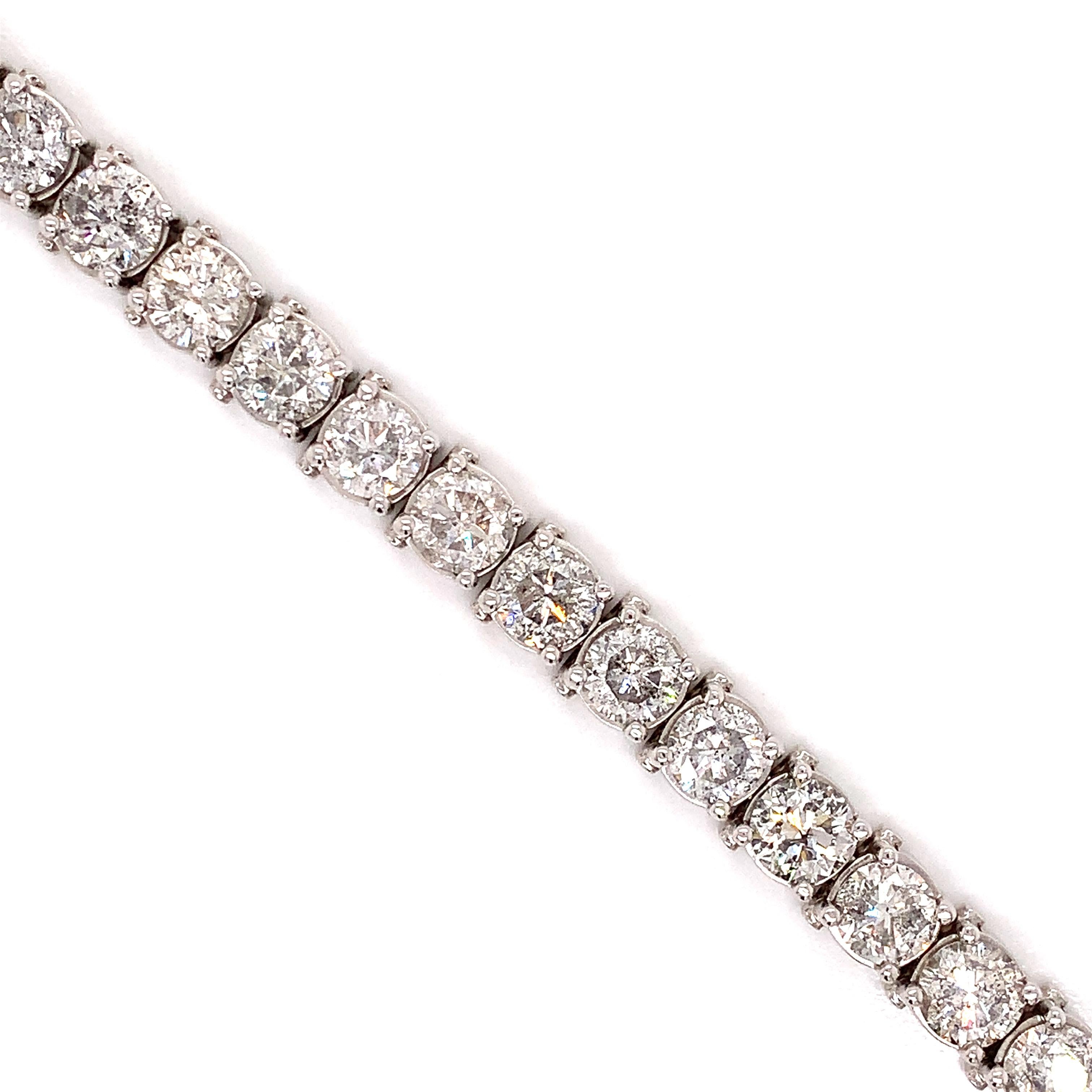 Diamond Tennis Bracelet With 29.75 Carats in Large Diamonds In New Condition In Derby, NY