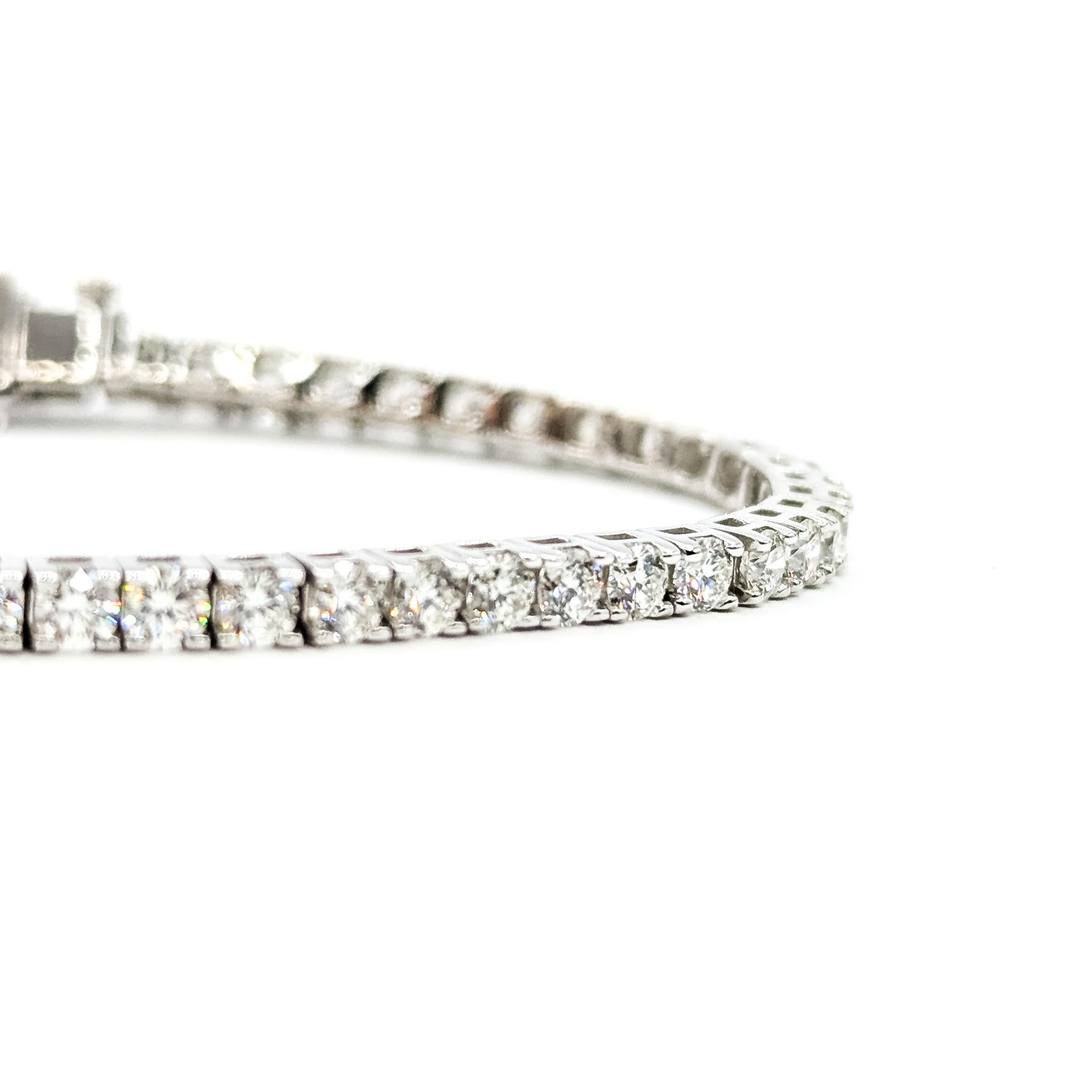 Pulsera de Tenis de Diamantes en Oro Blanco de 14k en Excelente estado para la venta en Bloomington, MN