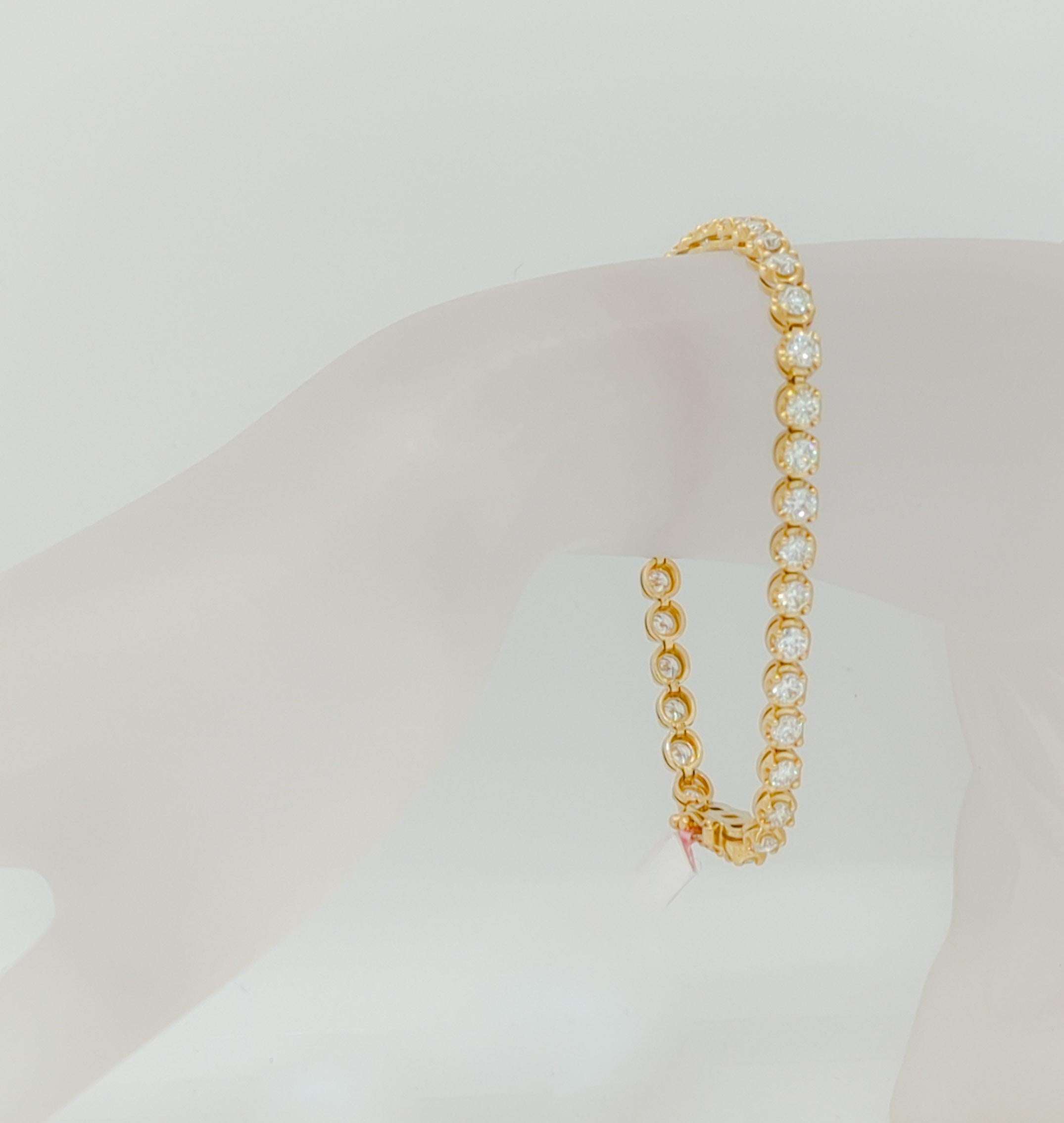Round Cut White Diamond Round Tennis Bracelet in 14k Yellow Gold