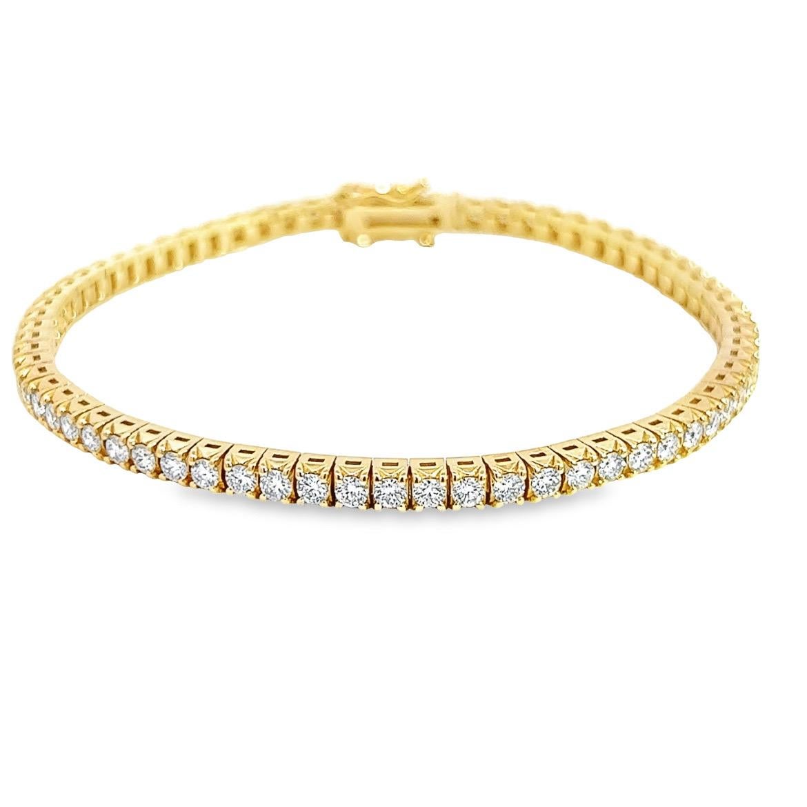 Diamond Tennis Bracelet in 14K Yellow Gold, Natural Full Brilliant Cut Diamond In New Condition For Sale In Great Neck, NY