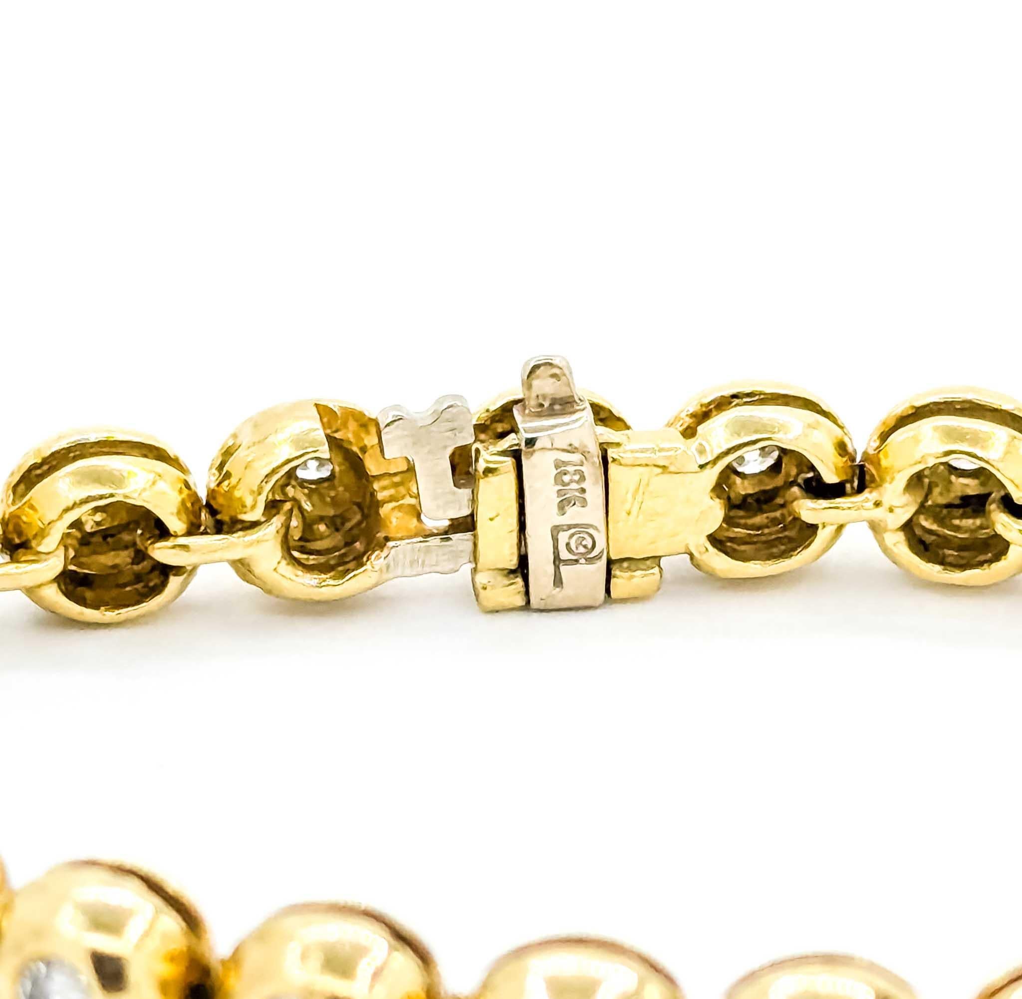 Donna Bracciale tennis con diamanti in oro 18 carati in vendita