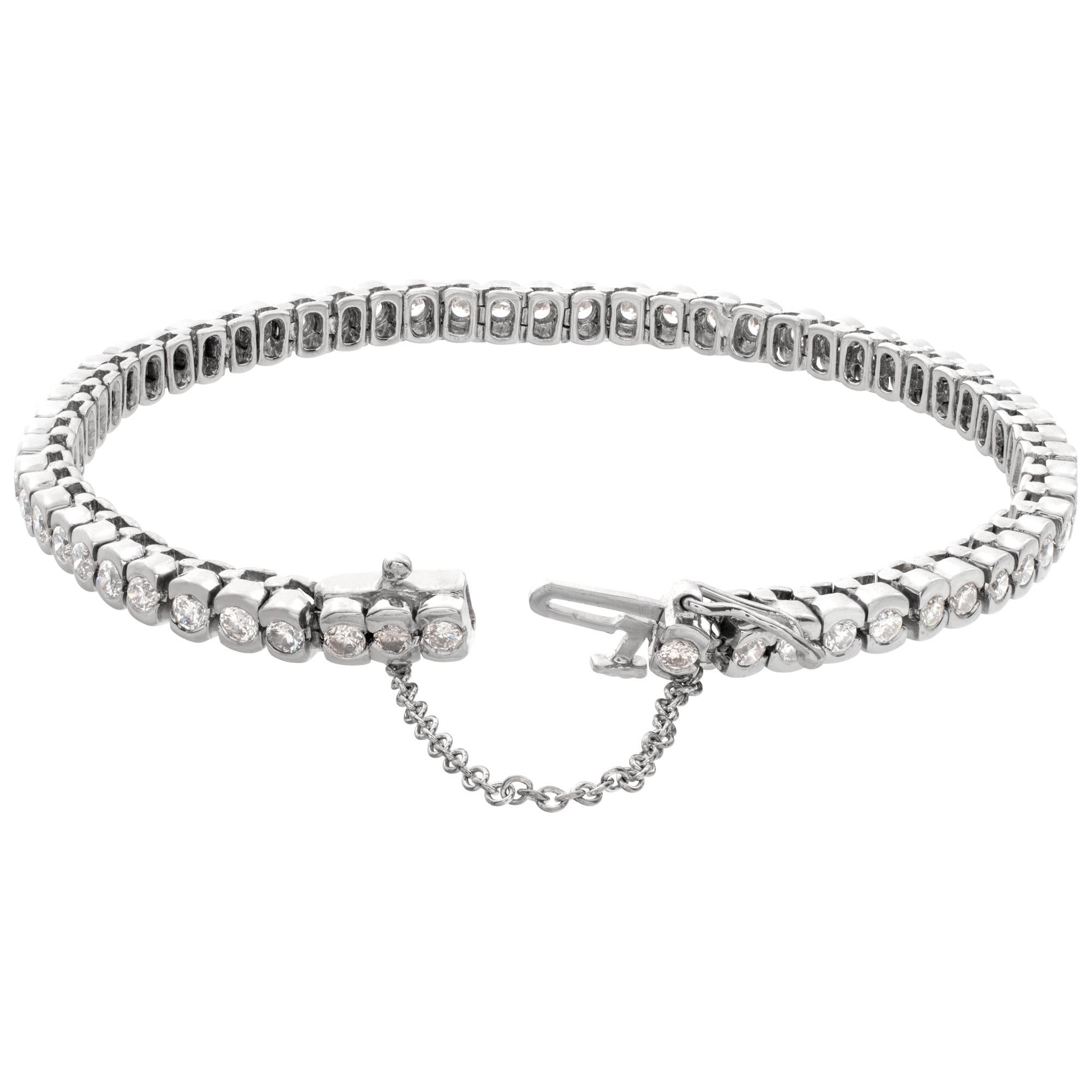 Diamond tennis bracelet in platinum with approximately 6 carats in round diamond In Excellent Condition For Sale In Surfside, FL
